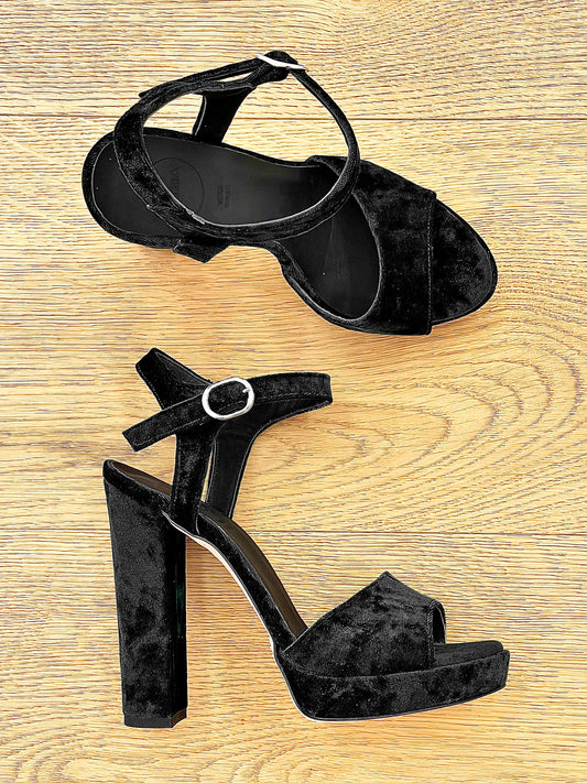 NILSA SCHWARZER SAMT