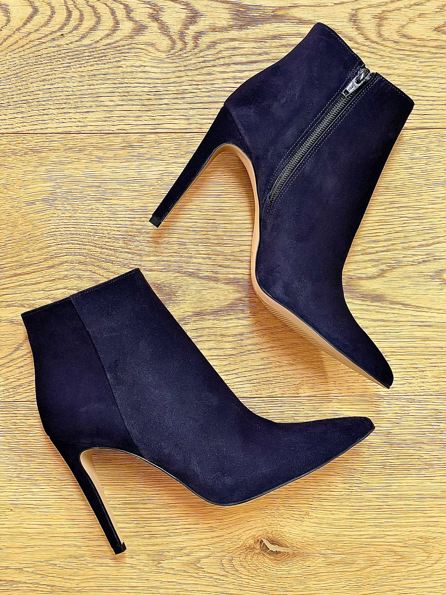 TITA AUS BLAUEM WILDLEDER
