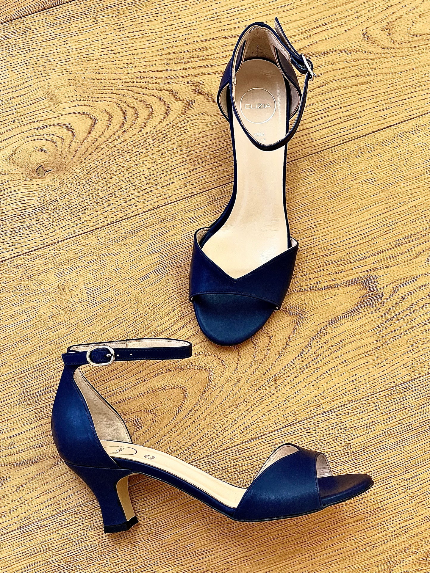 DAPHNE BLAUES LEDER