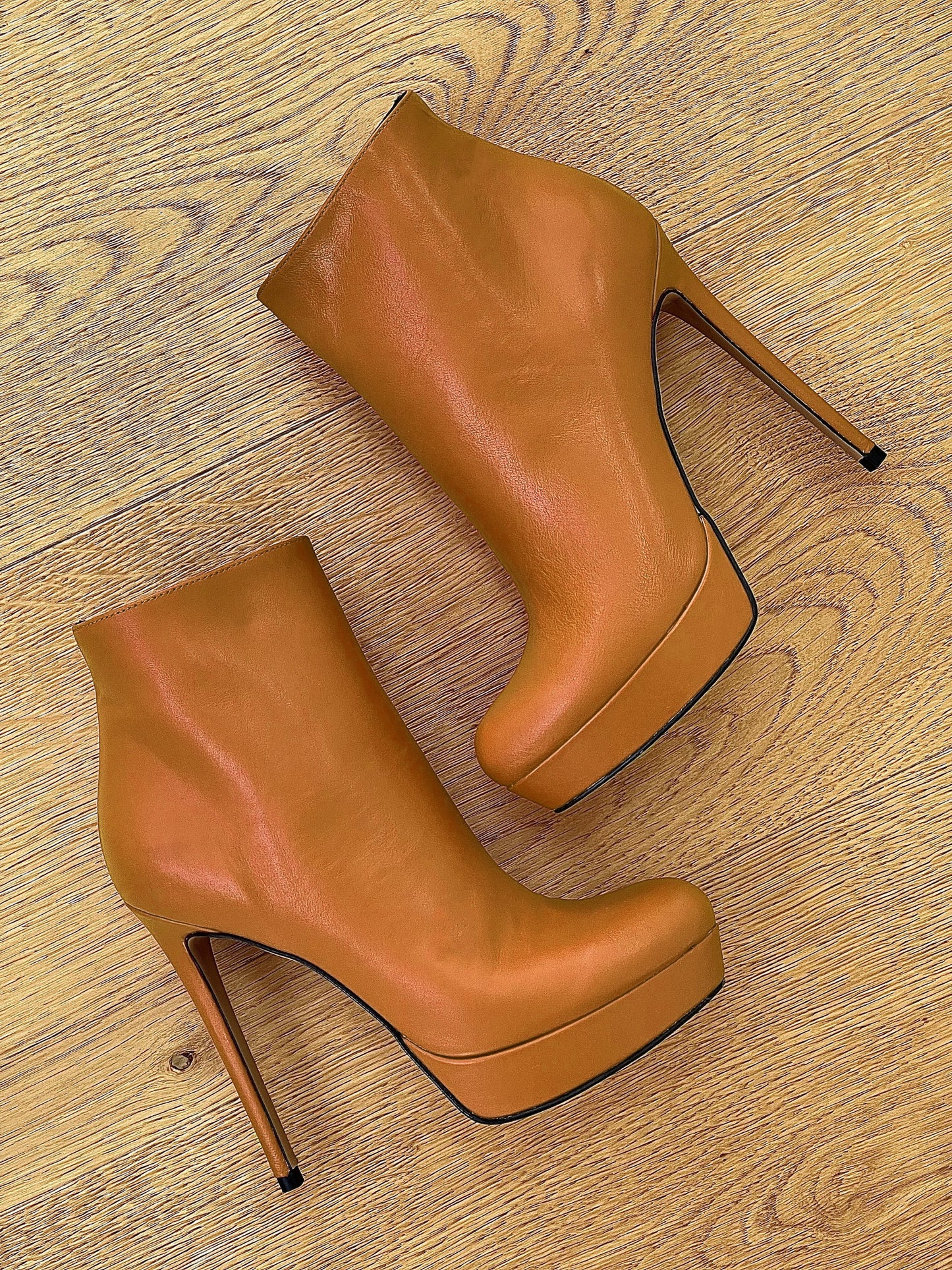 LOREN LEATHER