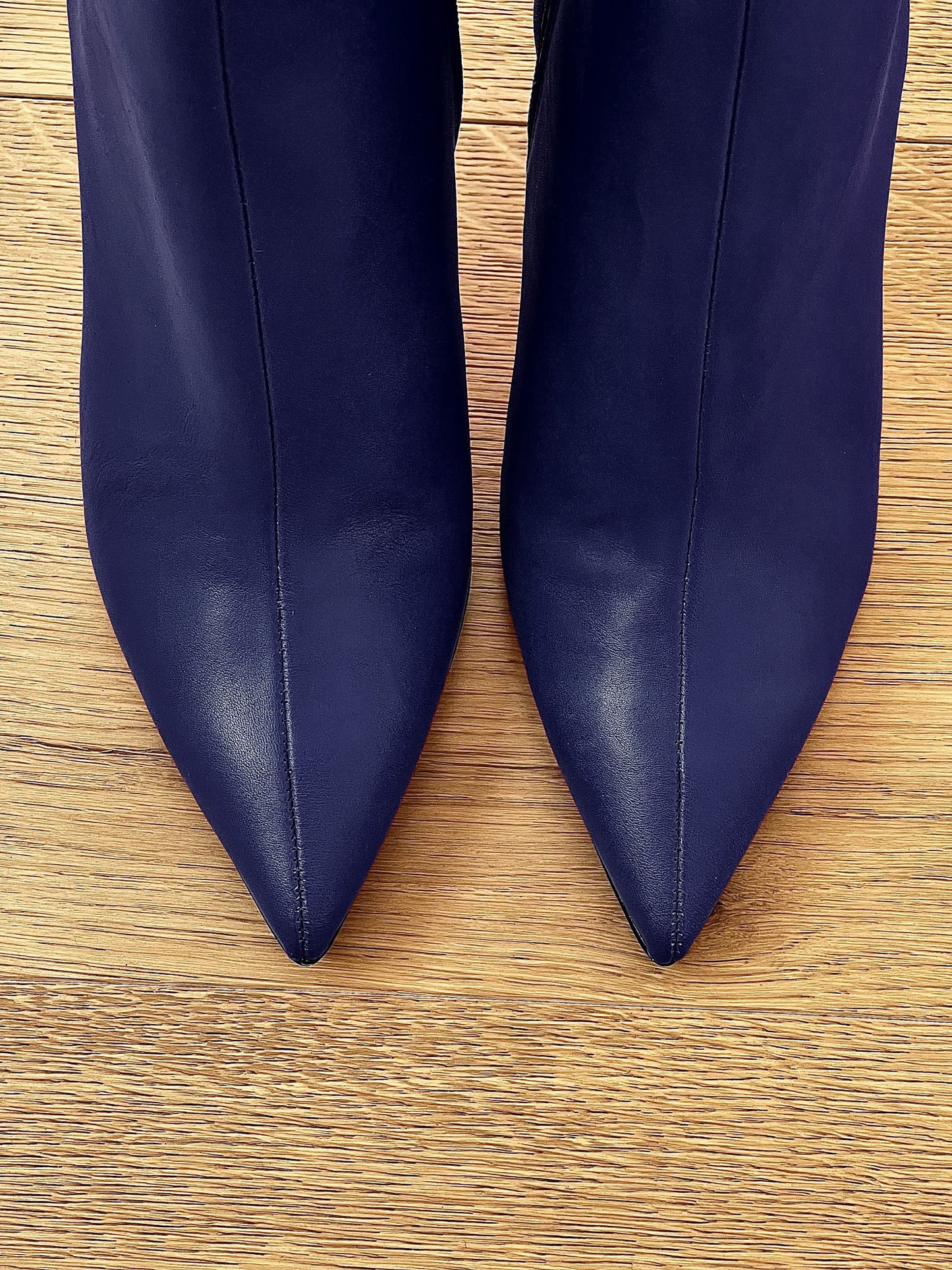 GEBORENES BLAUES LEDER