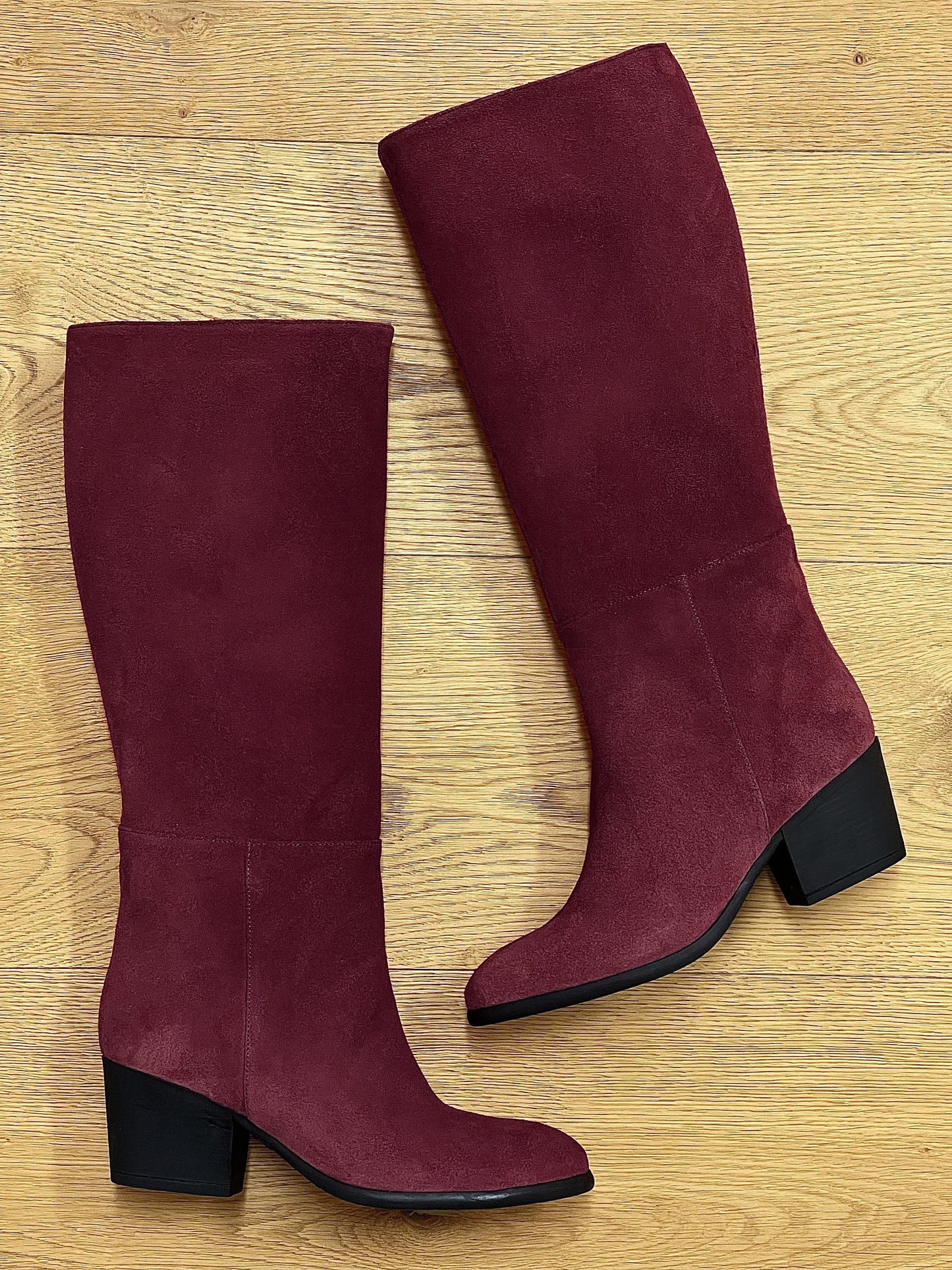 BURGUNDERFARBENER WILDLEDERKAMIN