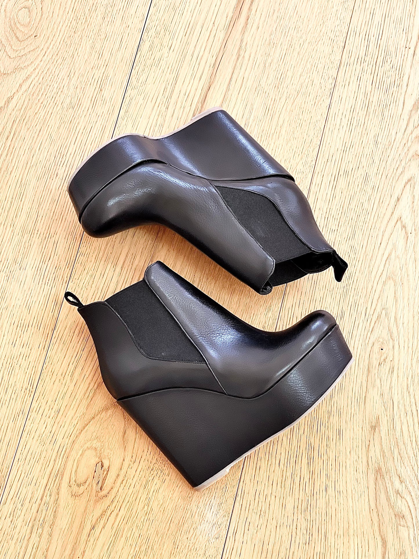 BALTISCHES LEDER SCHWARZ