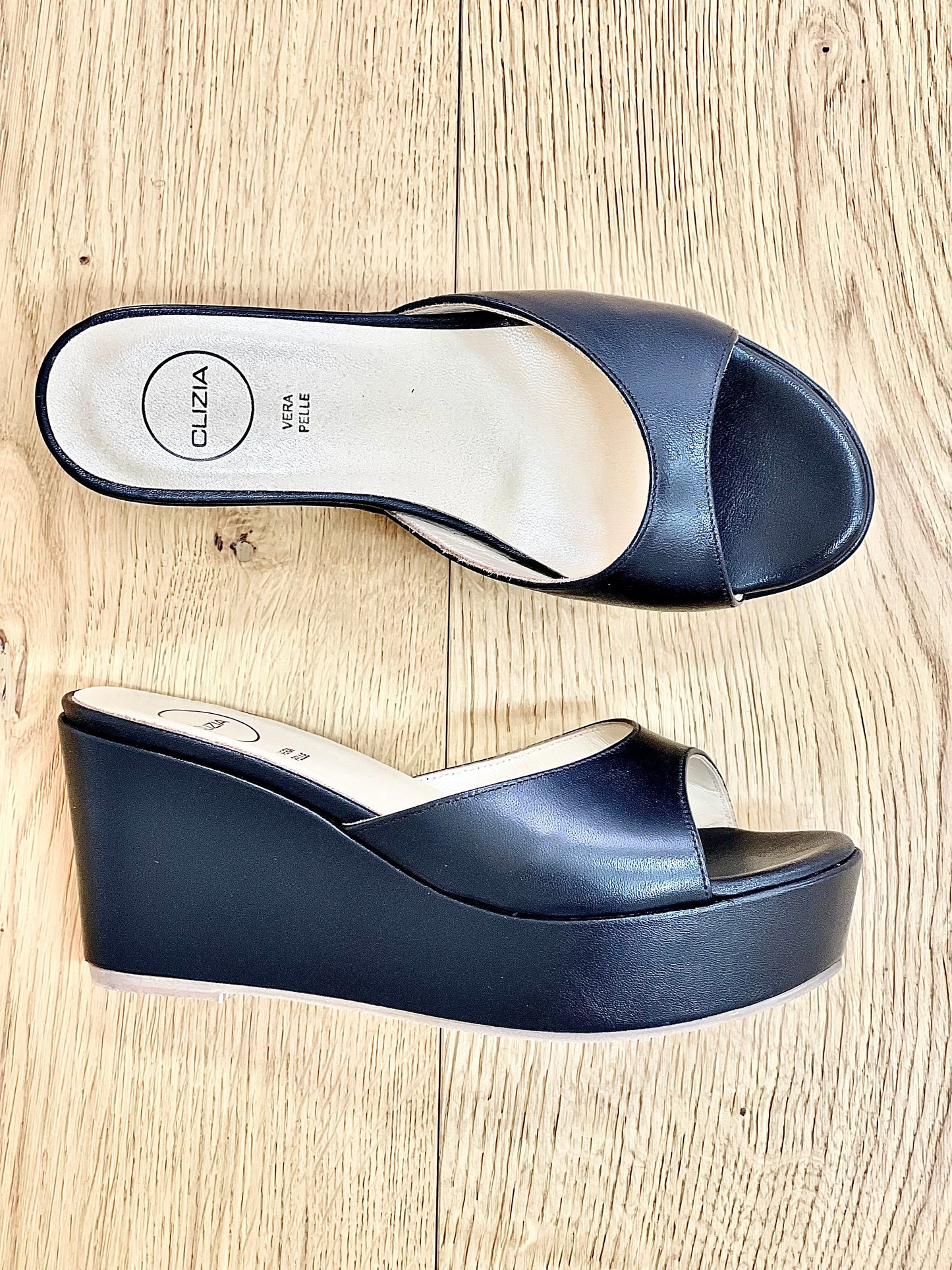 VENUS LEDER SCHWARZ
