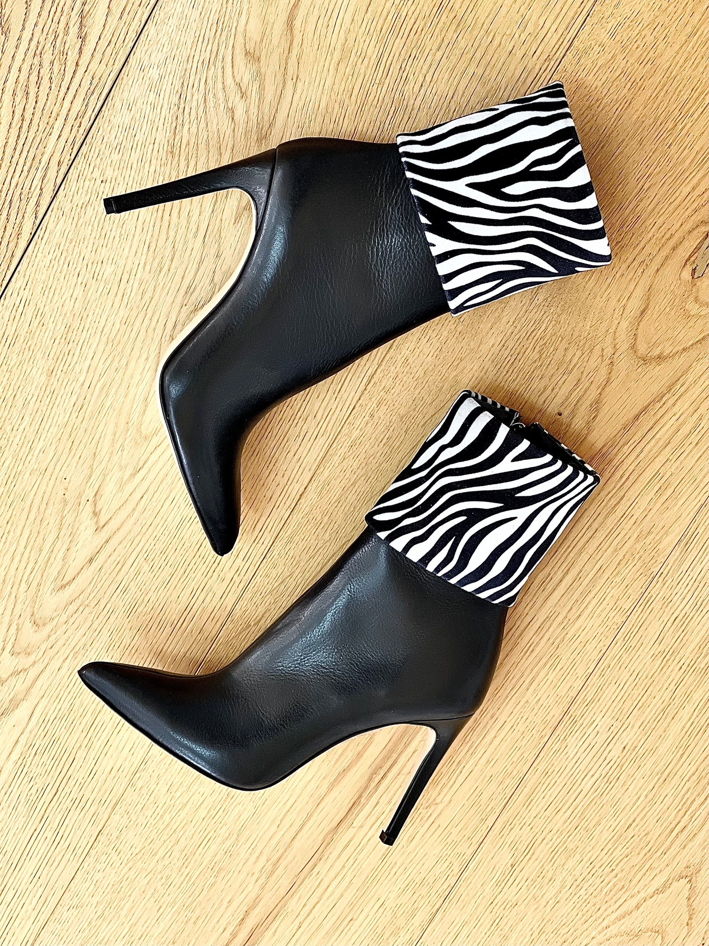 SCHWARZ ZEBRAGESTREIFTES STOCKHOLM