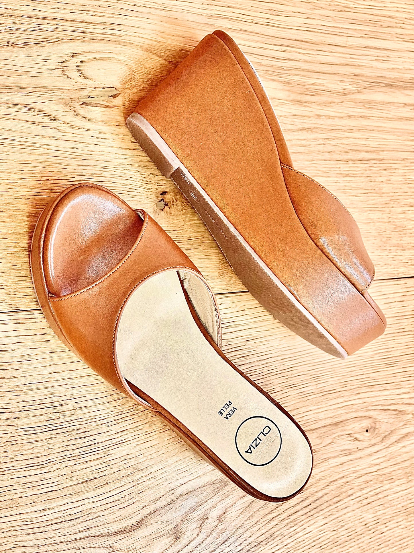 VENUS COGNAC LEDER