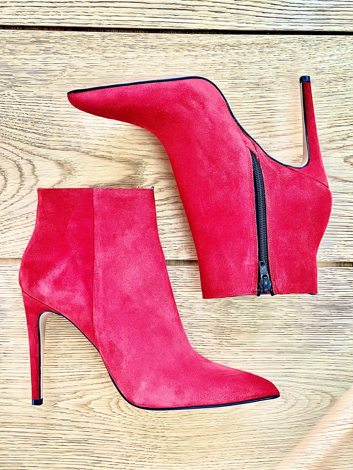 RED SUEDE TITA