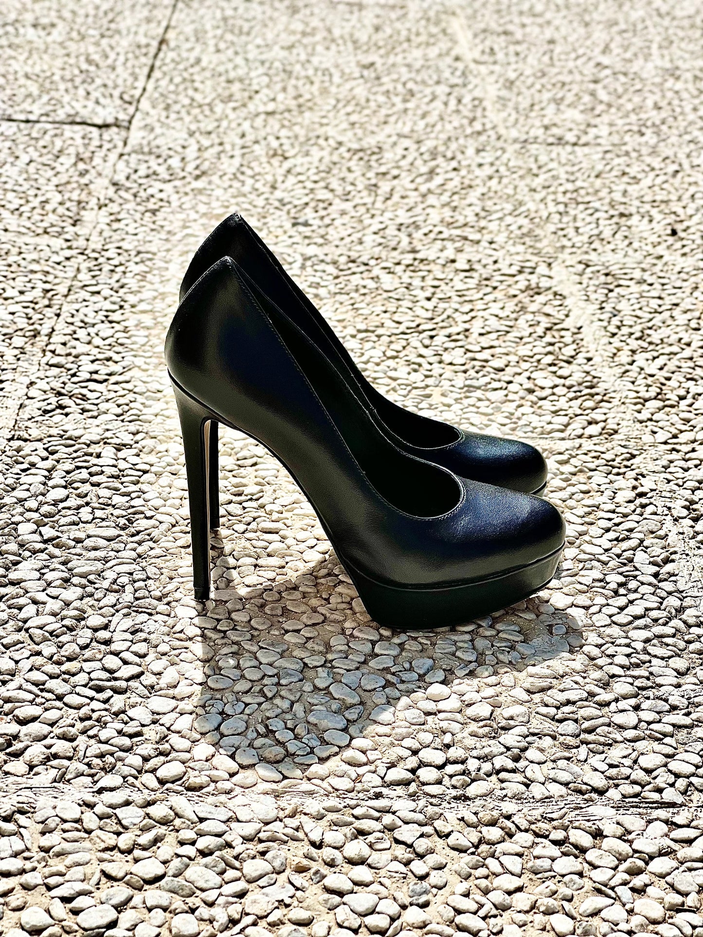 EVEN BLACK