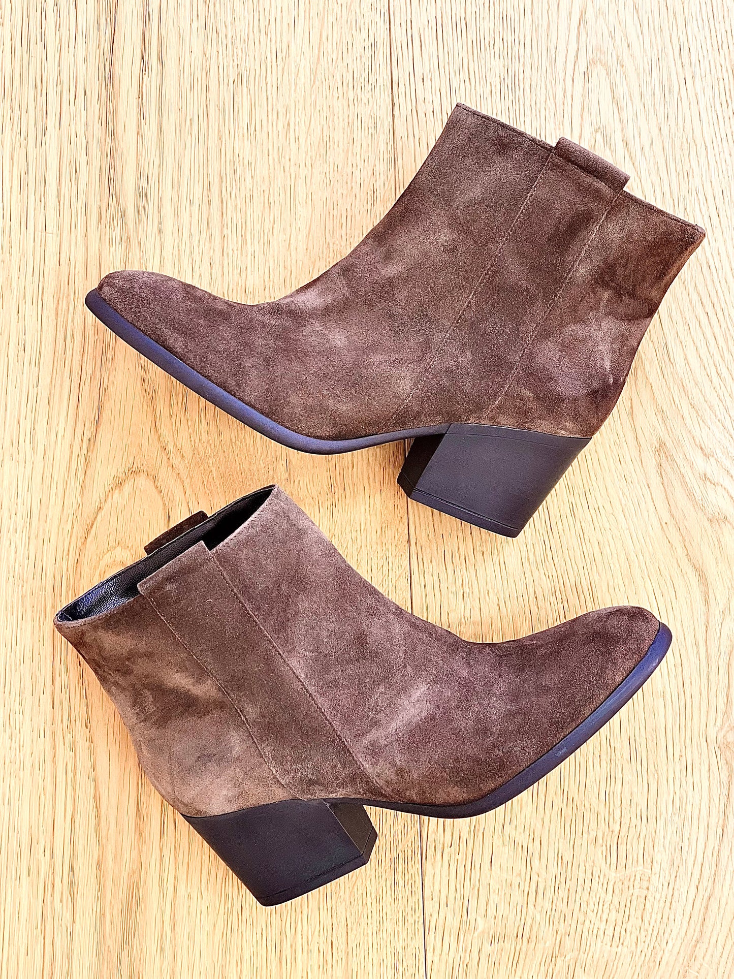 TESSA AUS BRAUNEM WILDLEDER