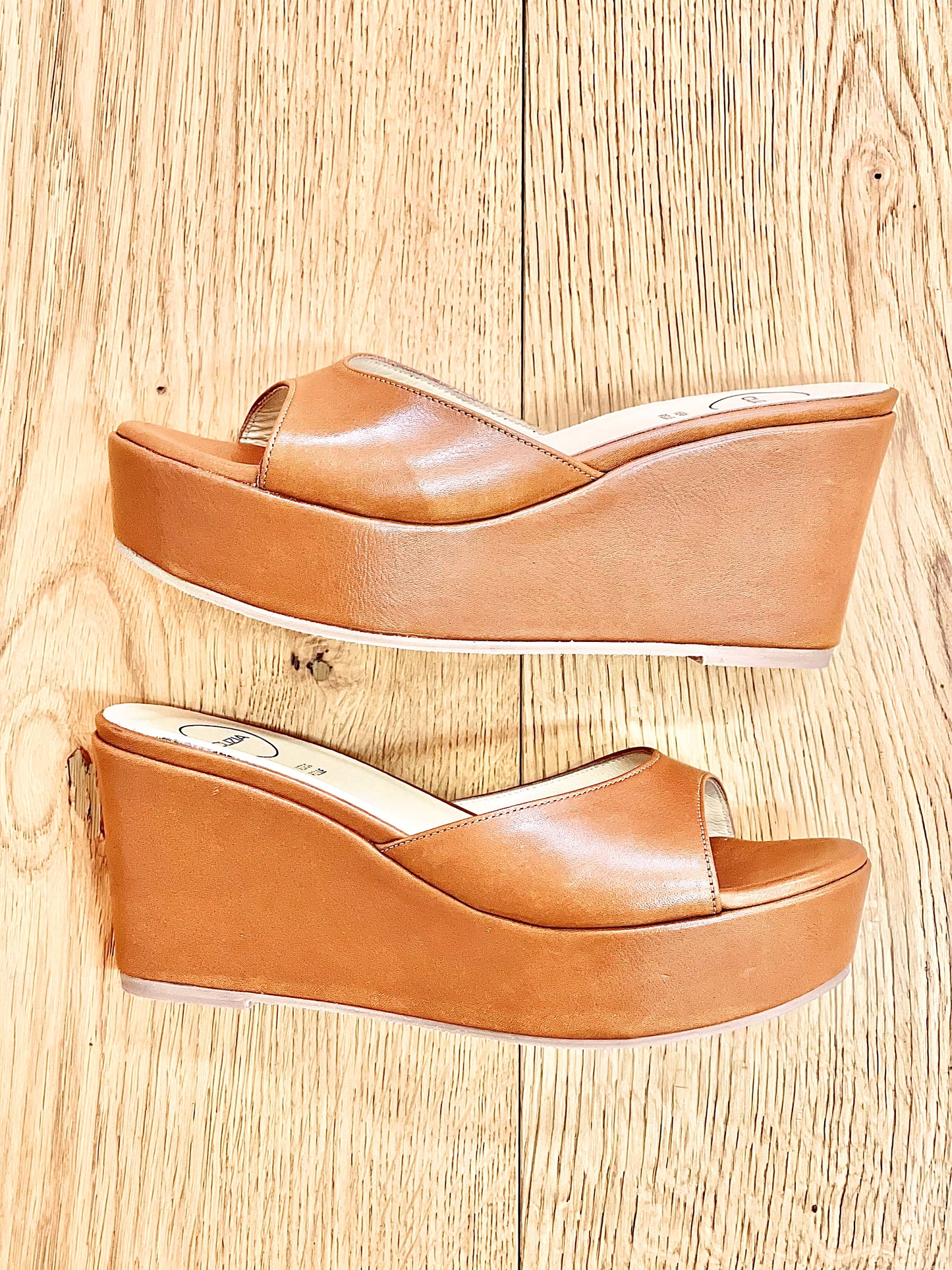VENUS COGNAC LEDER