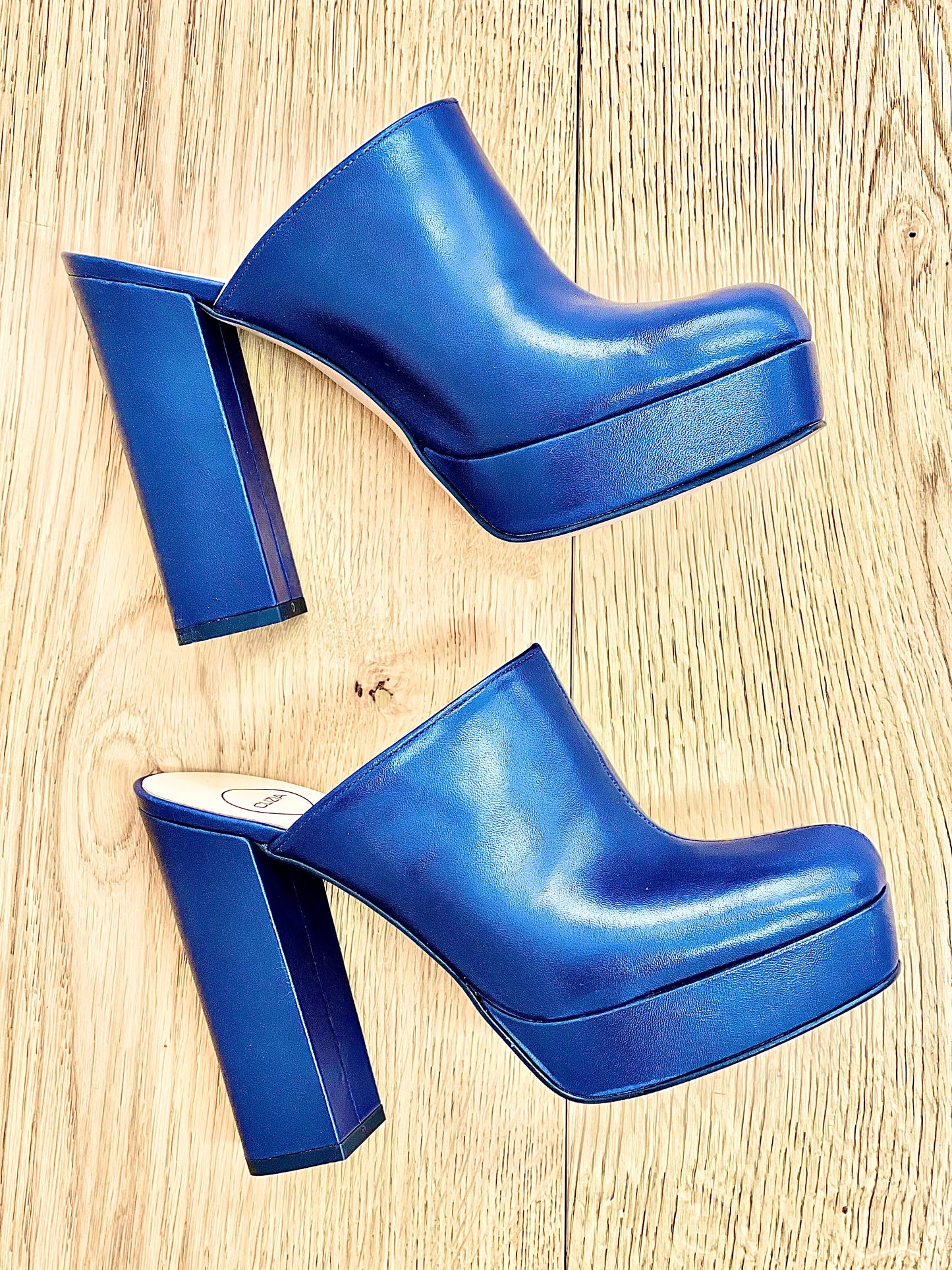 ELVIRA BLAU LEDER