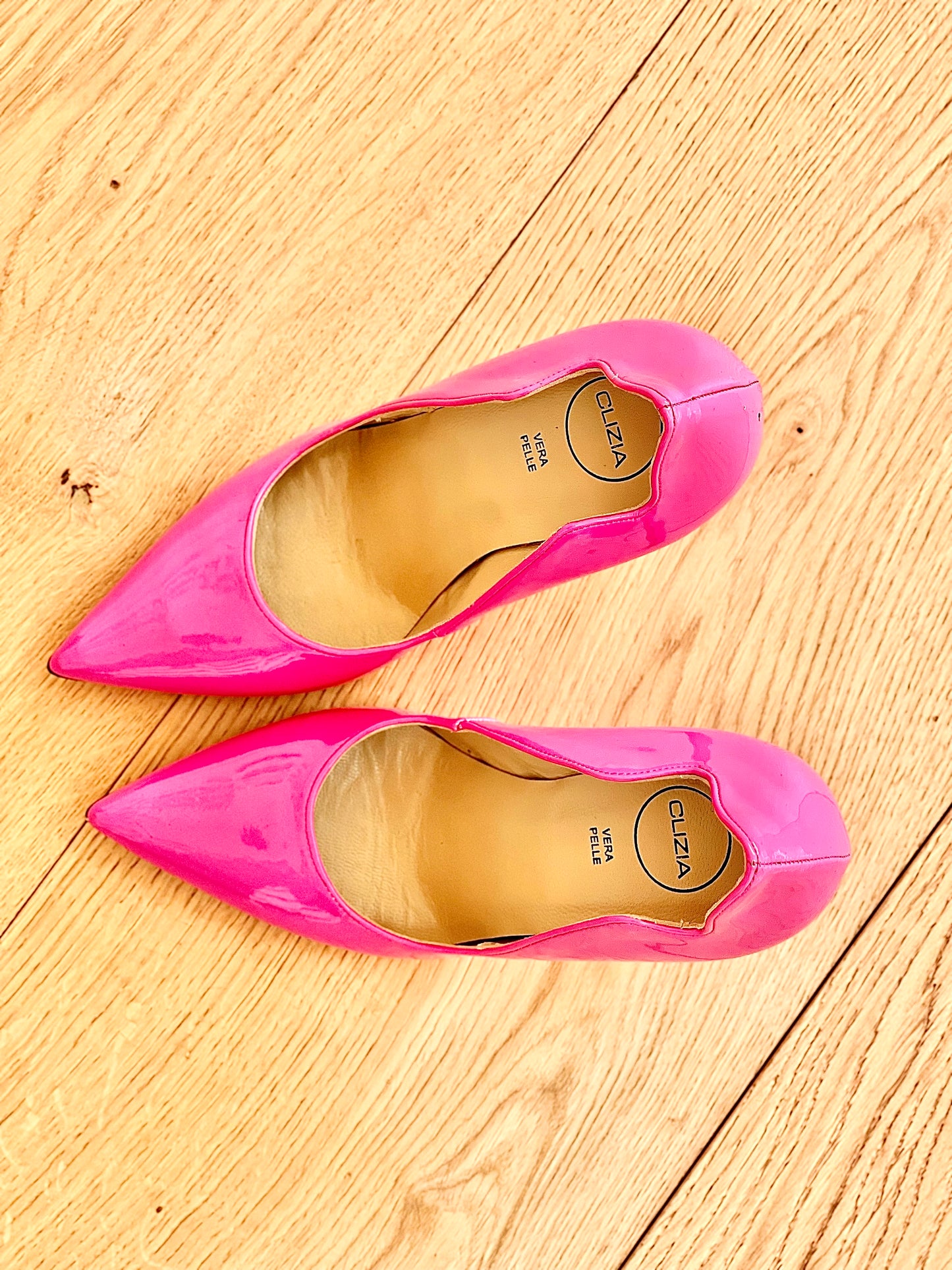 LOLA FUCHSIA LACKLEDER