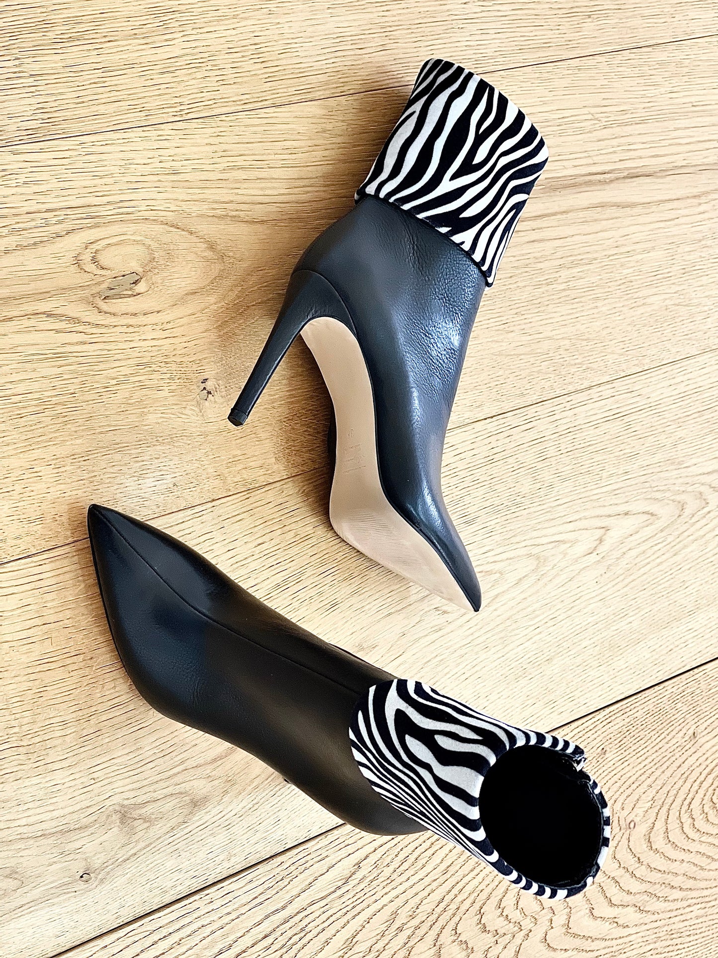 SCHWARZ ZEBRAGESTREIFTES STOCKHOLM