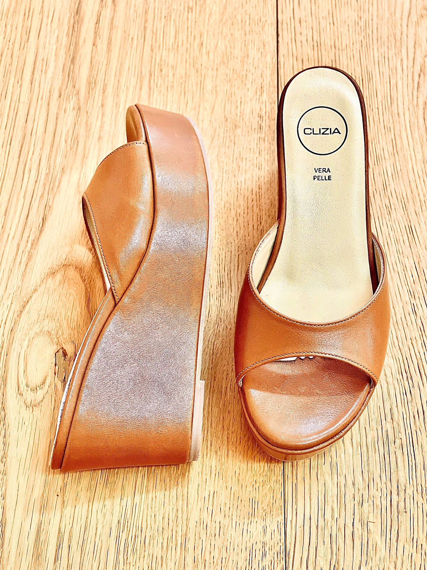 VENUS COGNAC LEDER