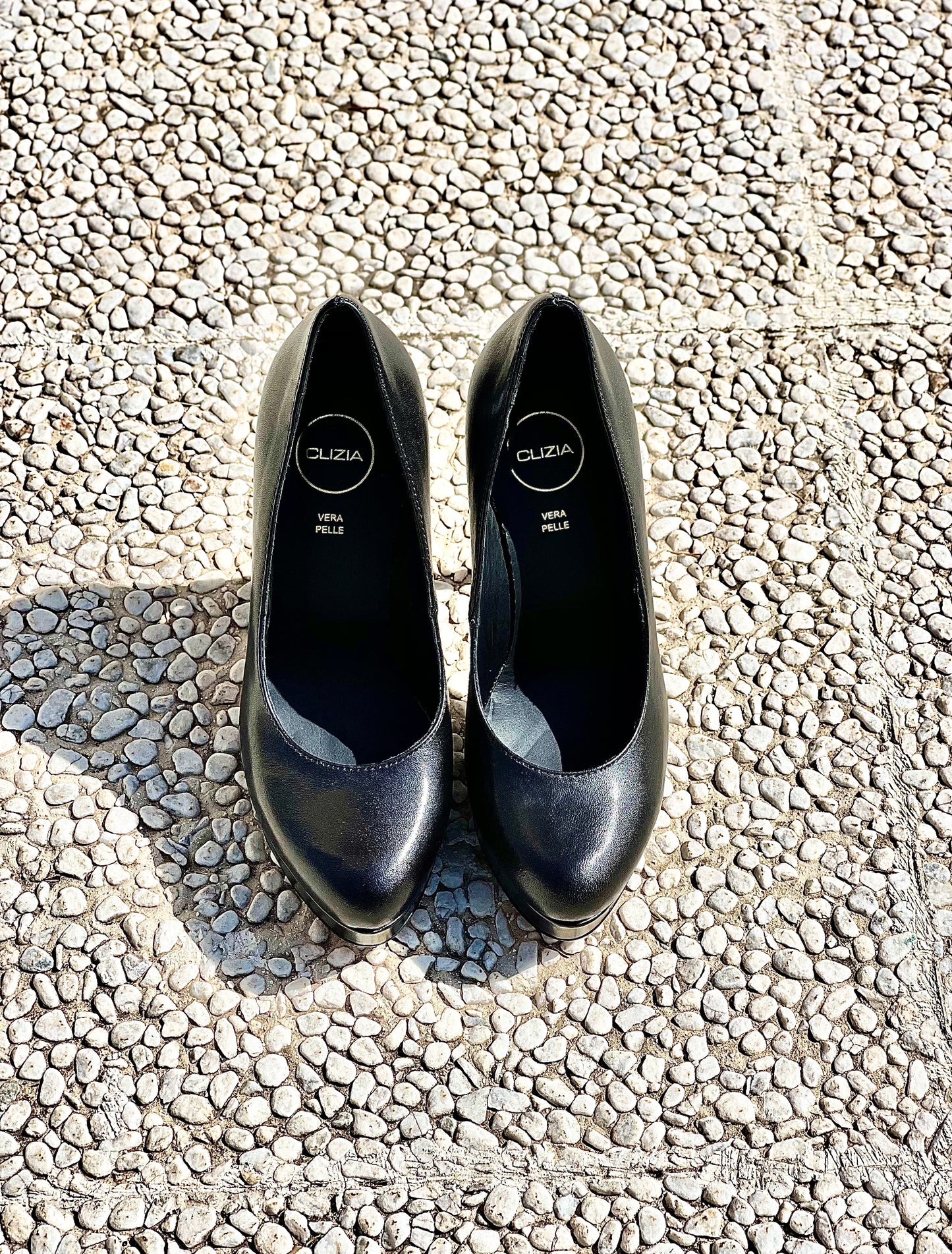 EVEN BLACK