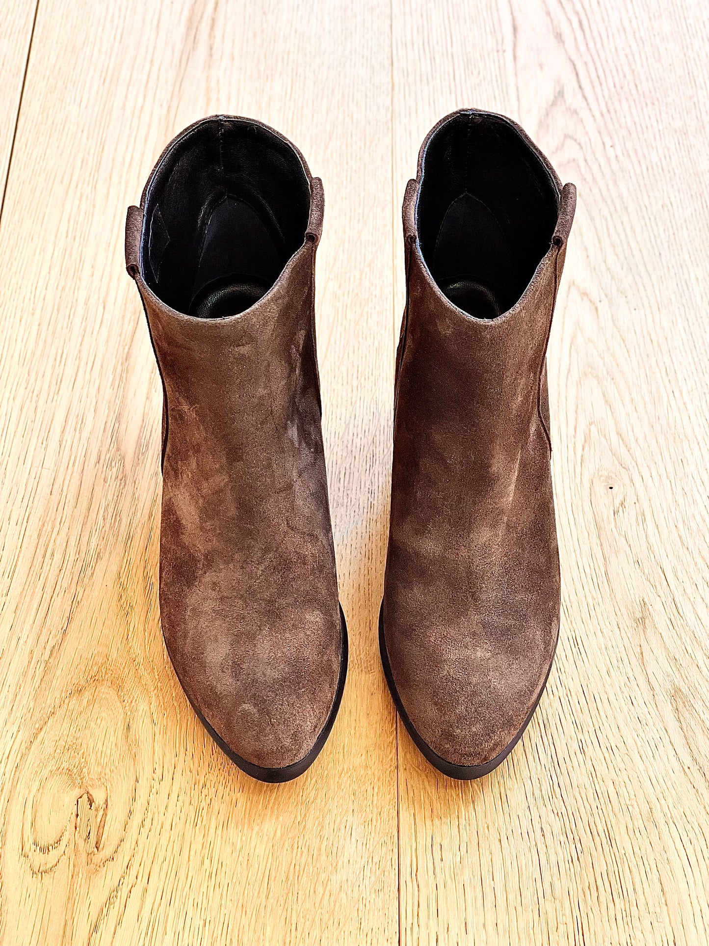 TESSA AUS BRAUNEM WILDLEDER