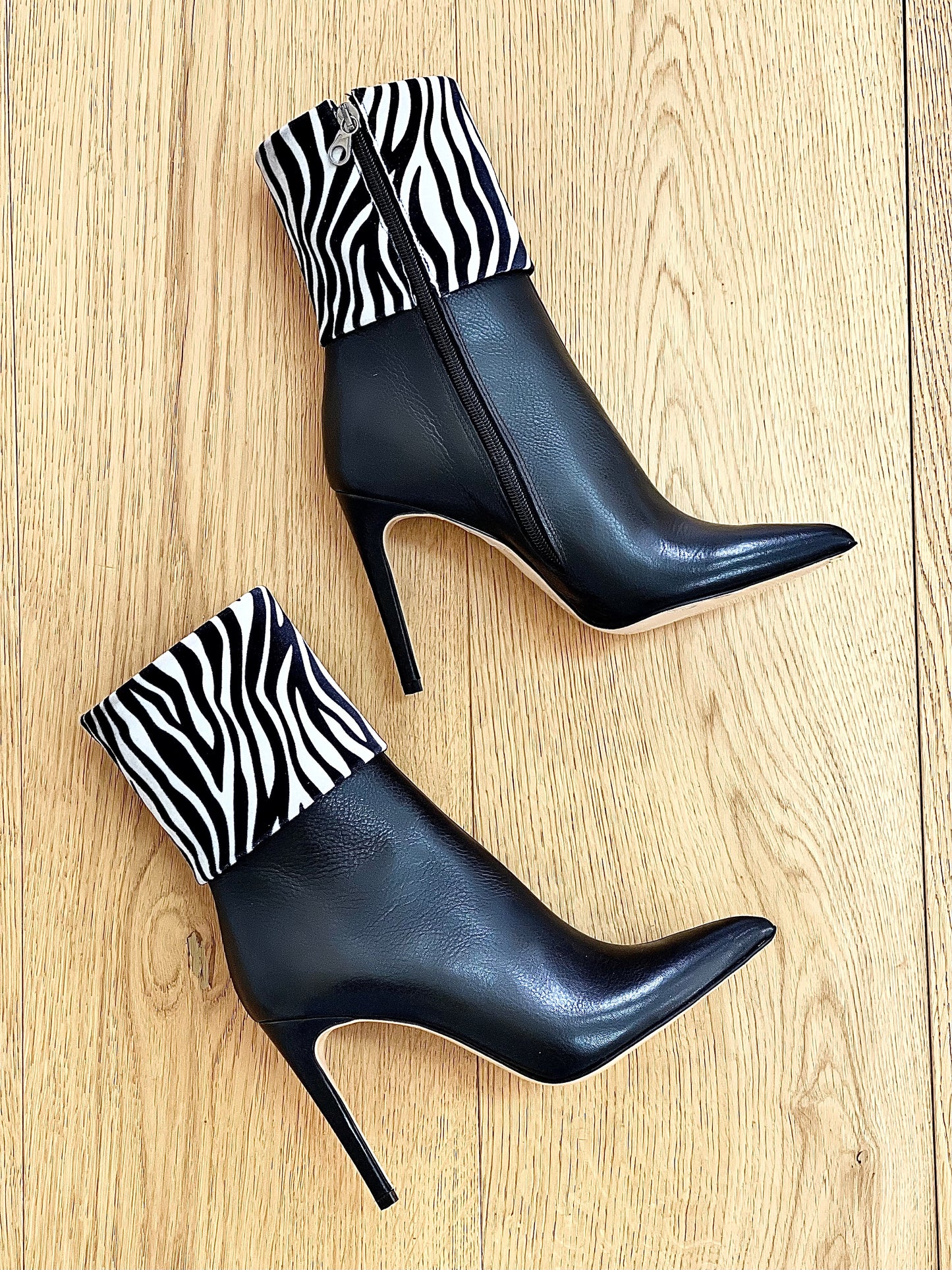SCHWARZ ZEBRAGESTREIFTES STOCKHOLM
