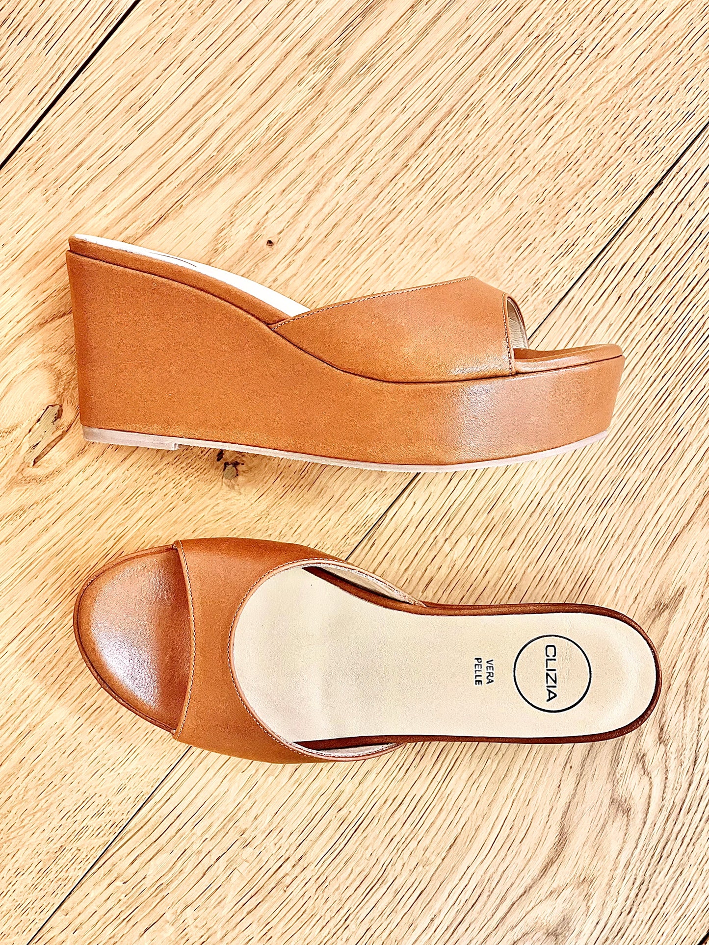 VENUS COGNAC LEDER
