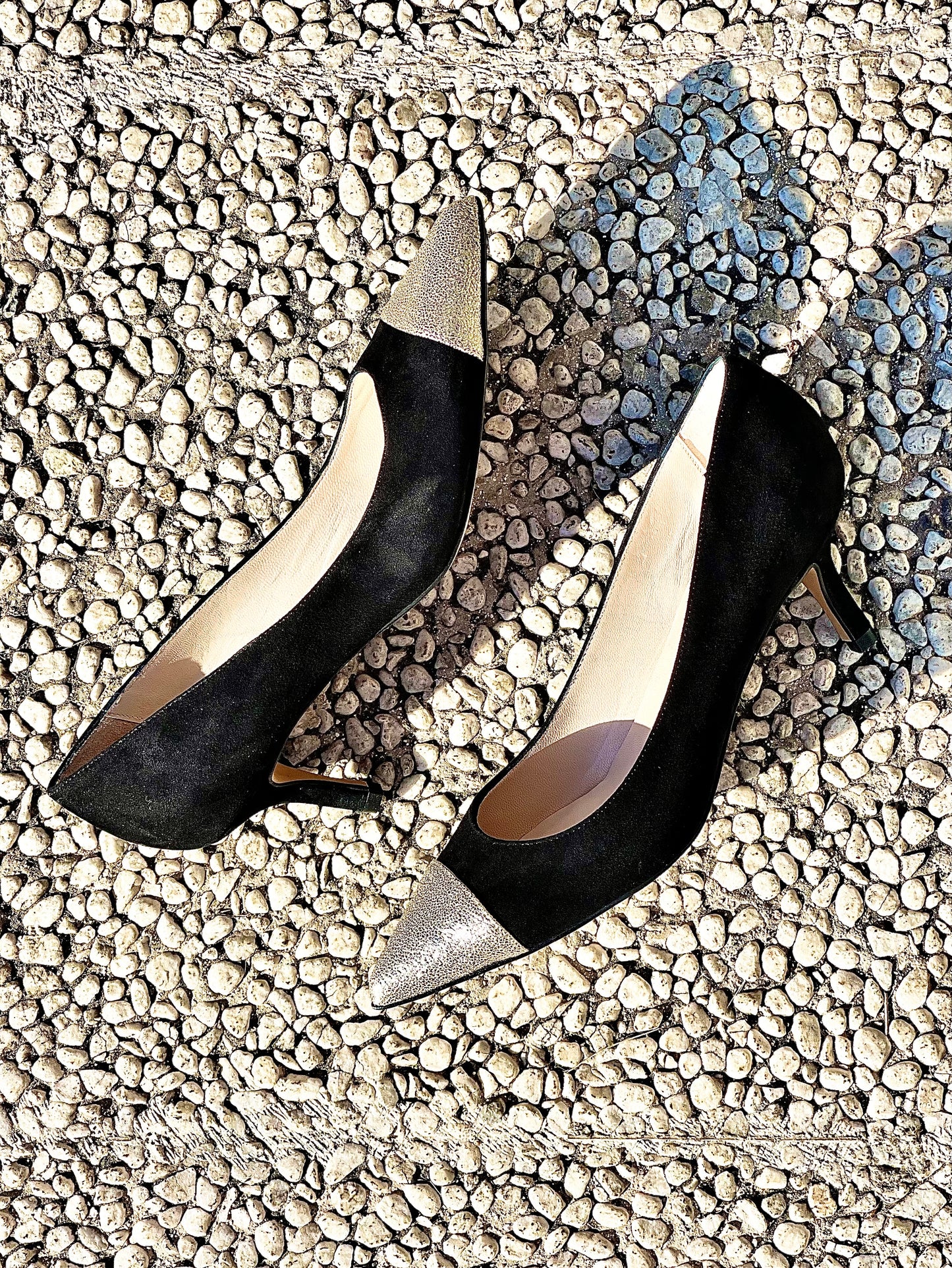 HELLES WILDLEDER SCHWARZ/GOLD