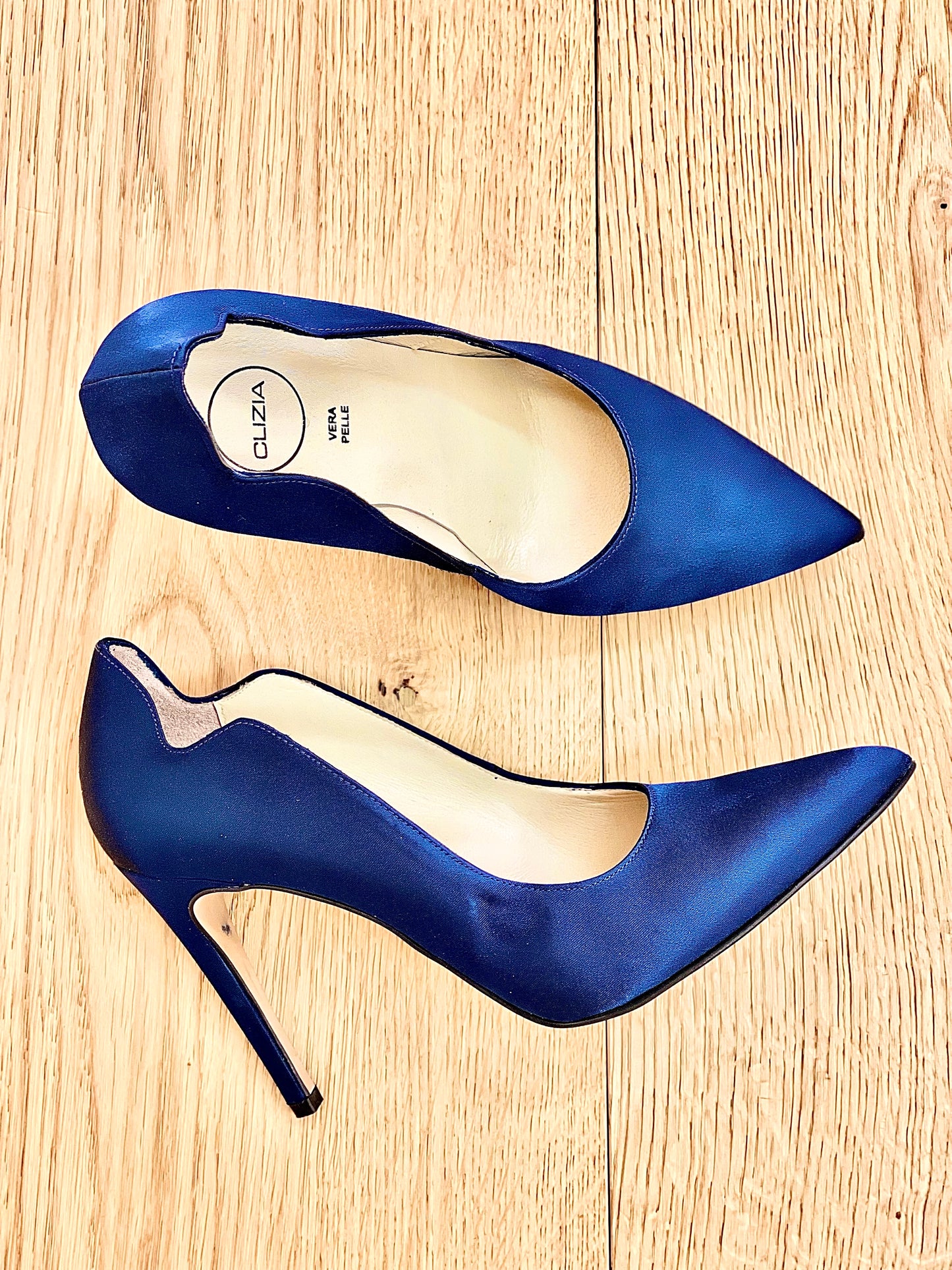 LOLA BLAU SATIN