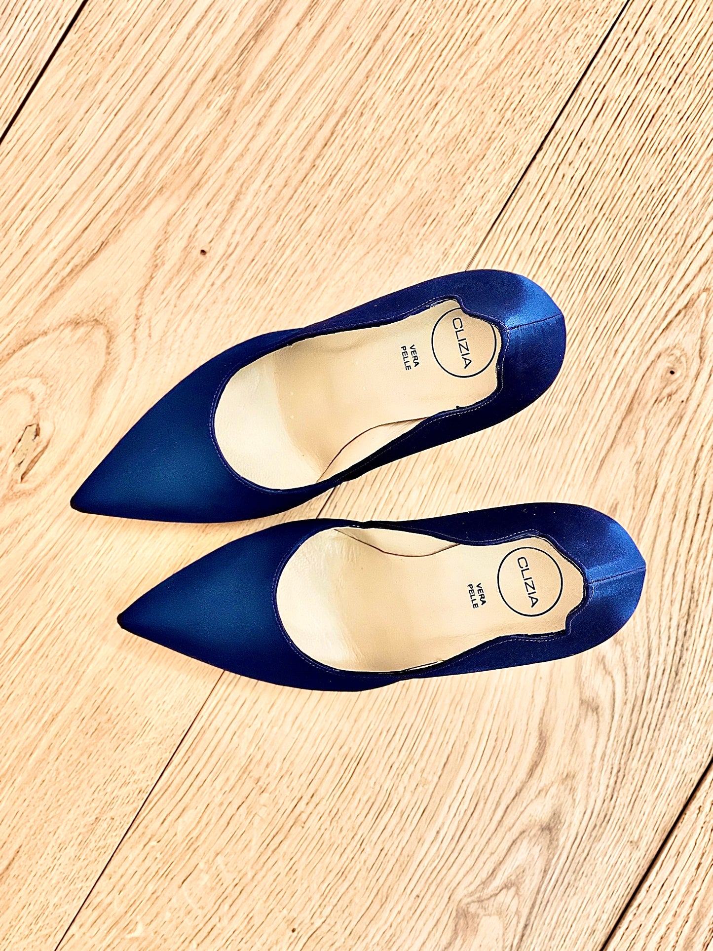 LOLA BLAU SATIN
