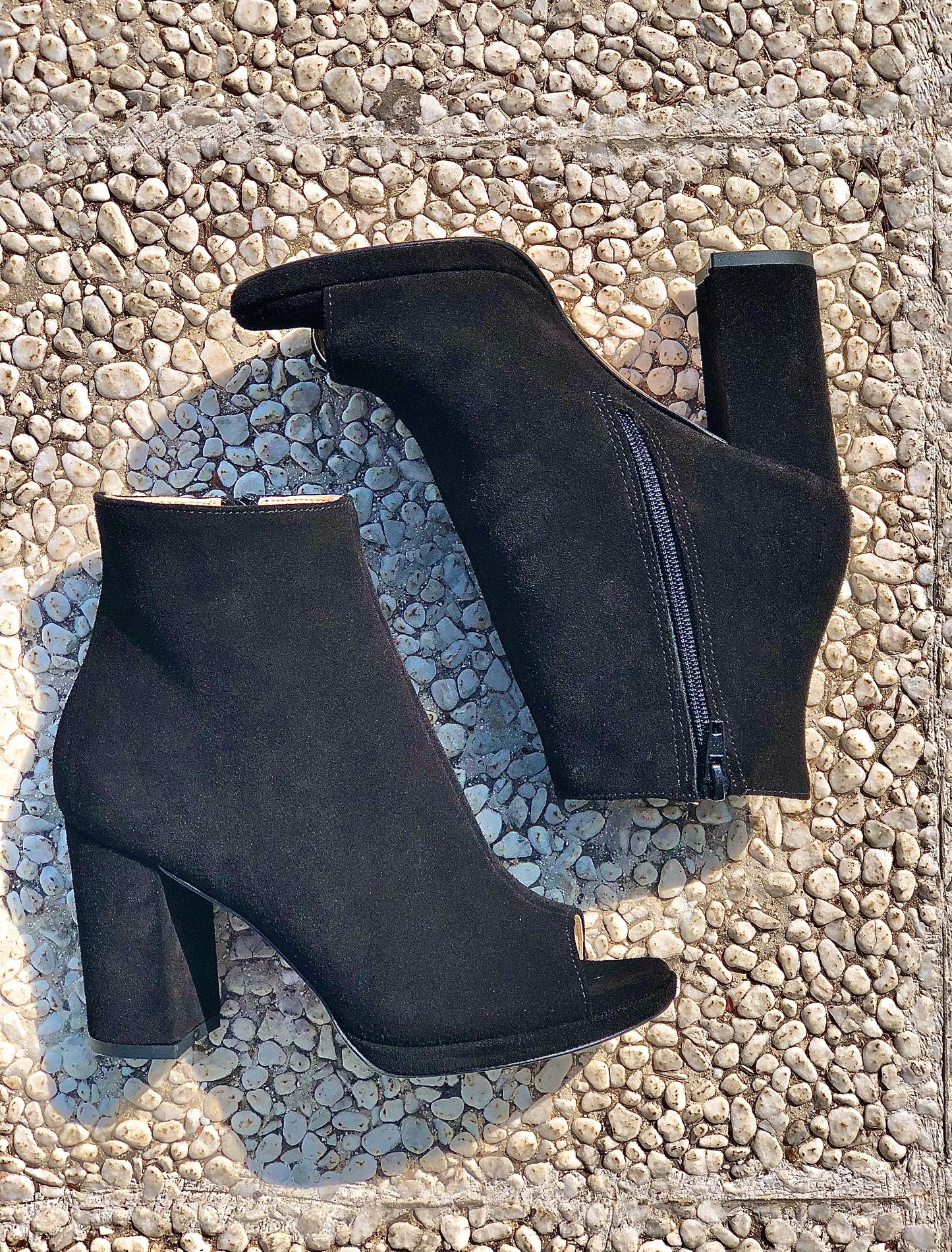 AMAZON SCHWARZES WILDLEDER