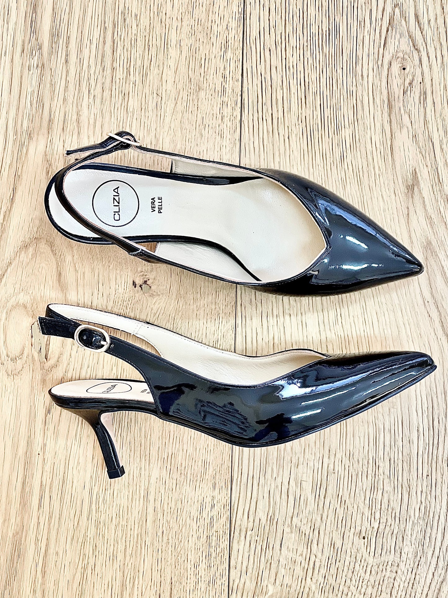 TANIA SCHWARZES LACKLEDER