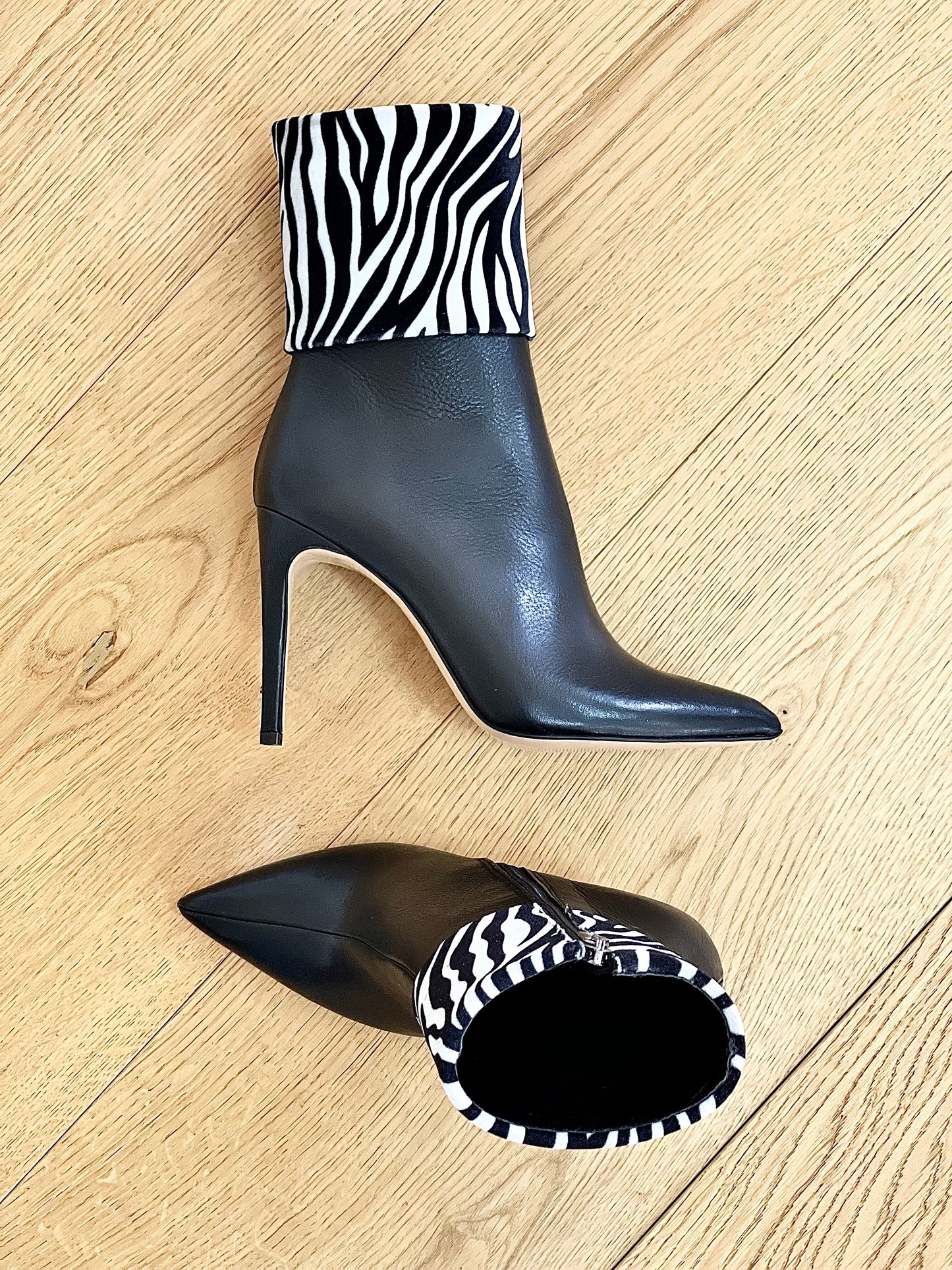 SCHWARZ ZEBRAGESTREIFTES STOCKHOLM