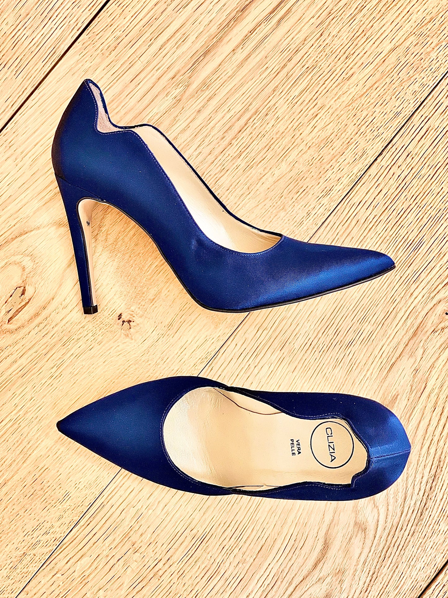LOLA BLAU SATIN