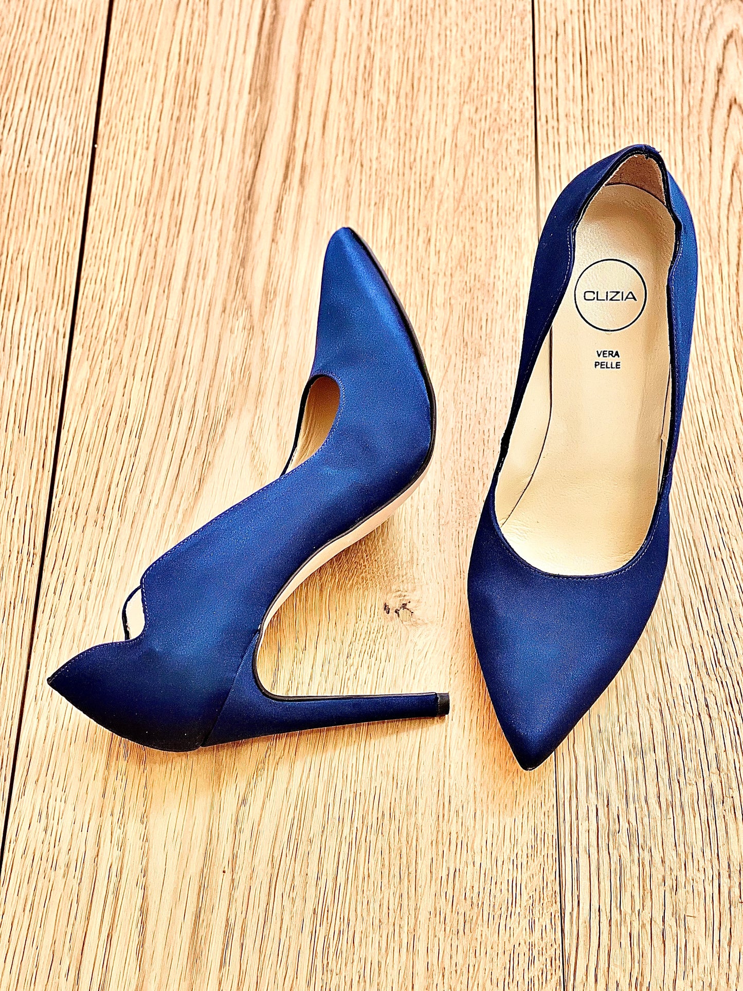 LOLA BLAU SATIN