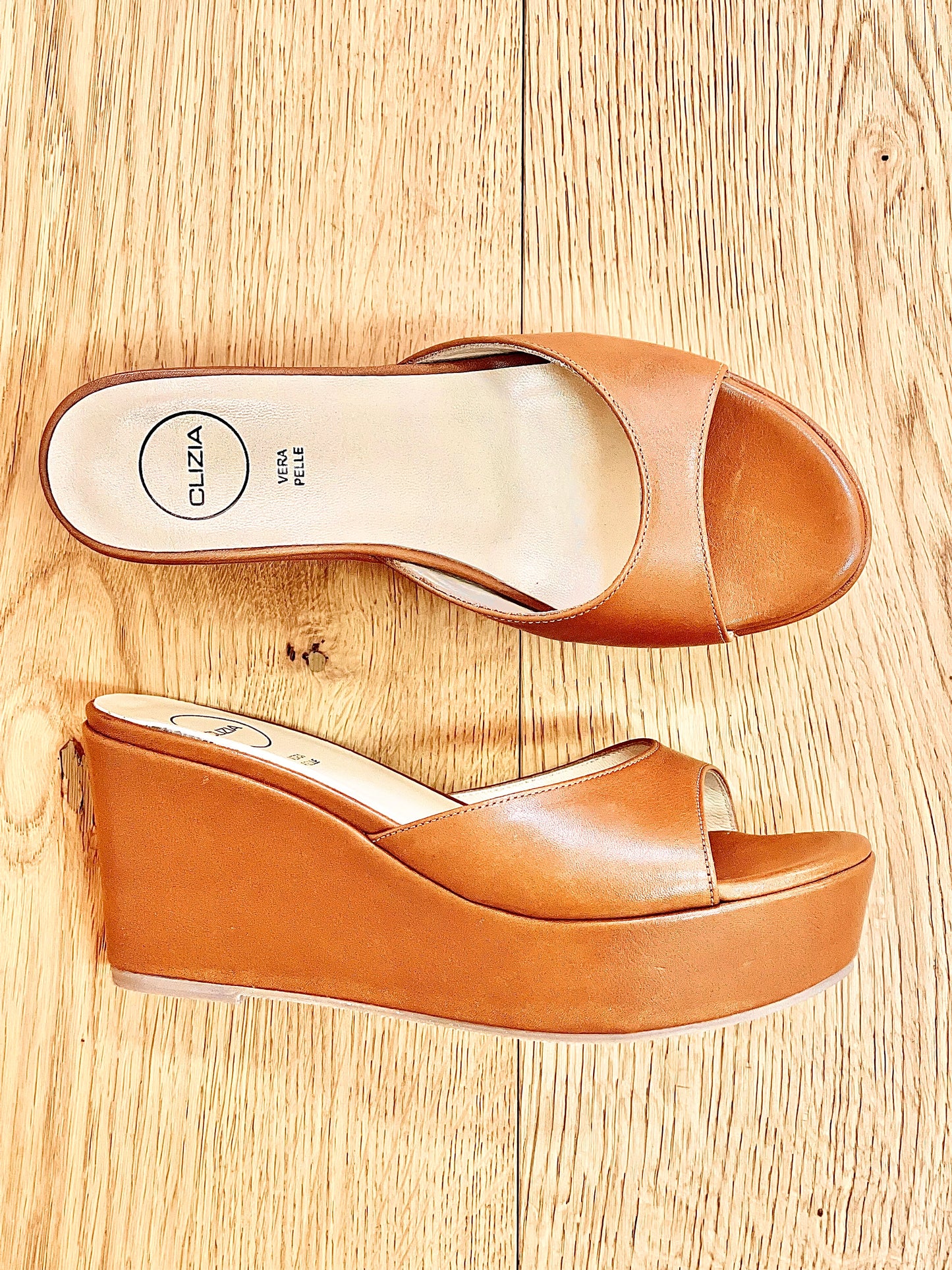 VENUS COGNAC LEDER