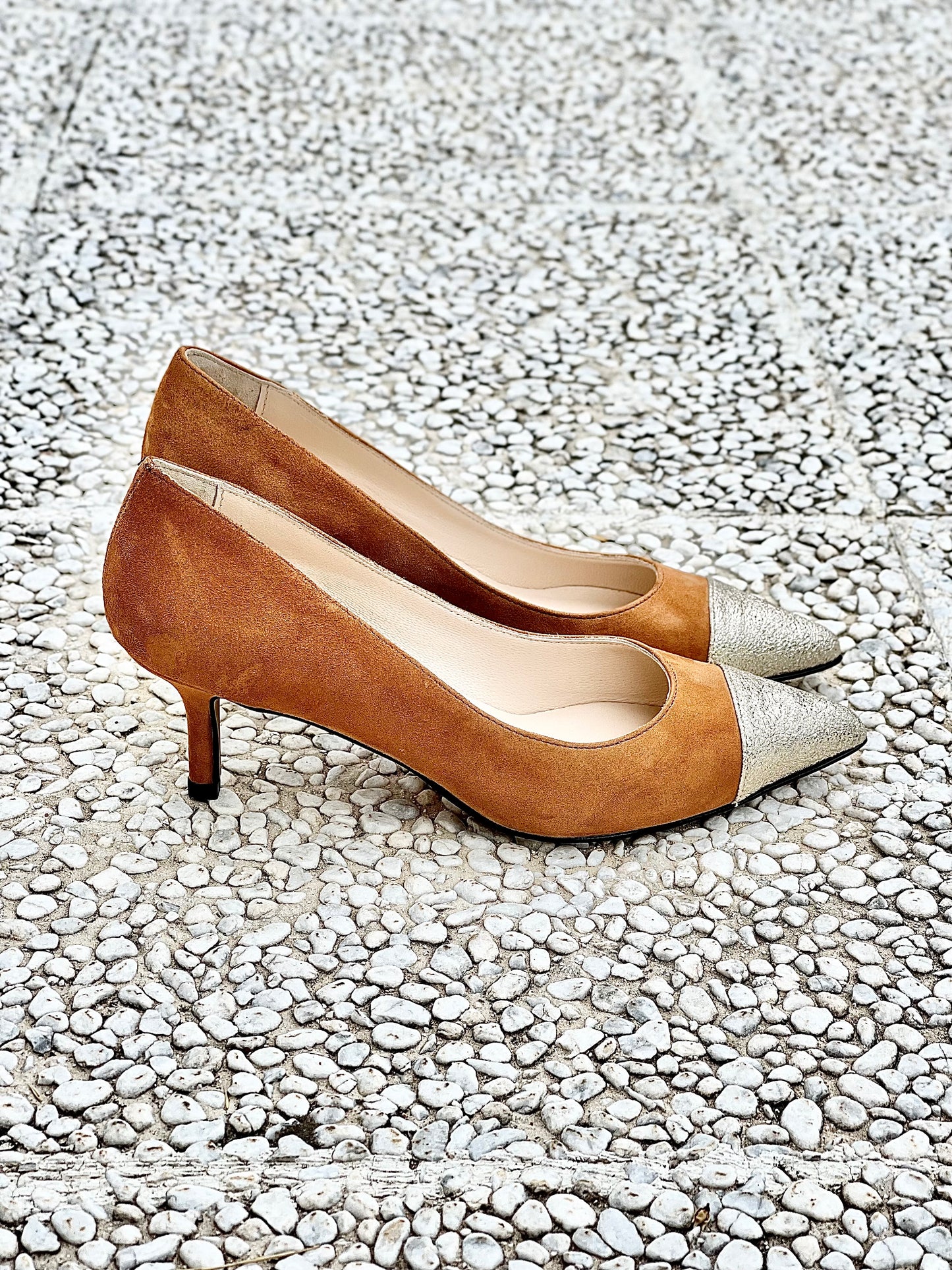 HELLES VELOURSLEDER/GOLD