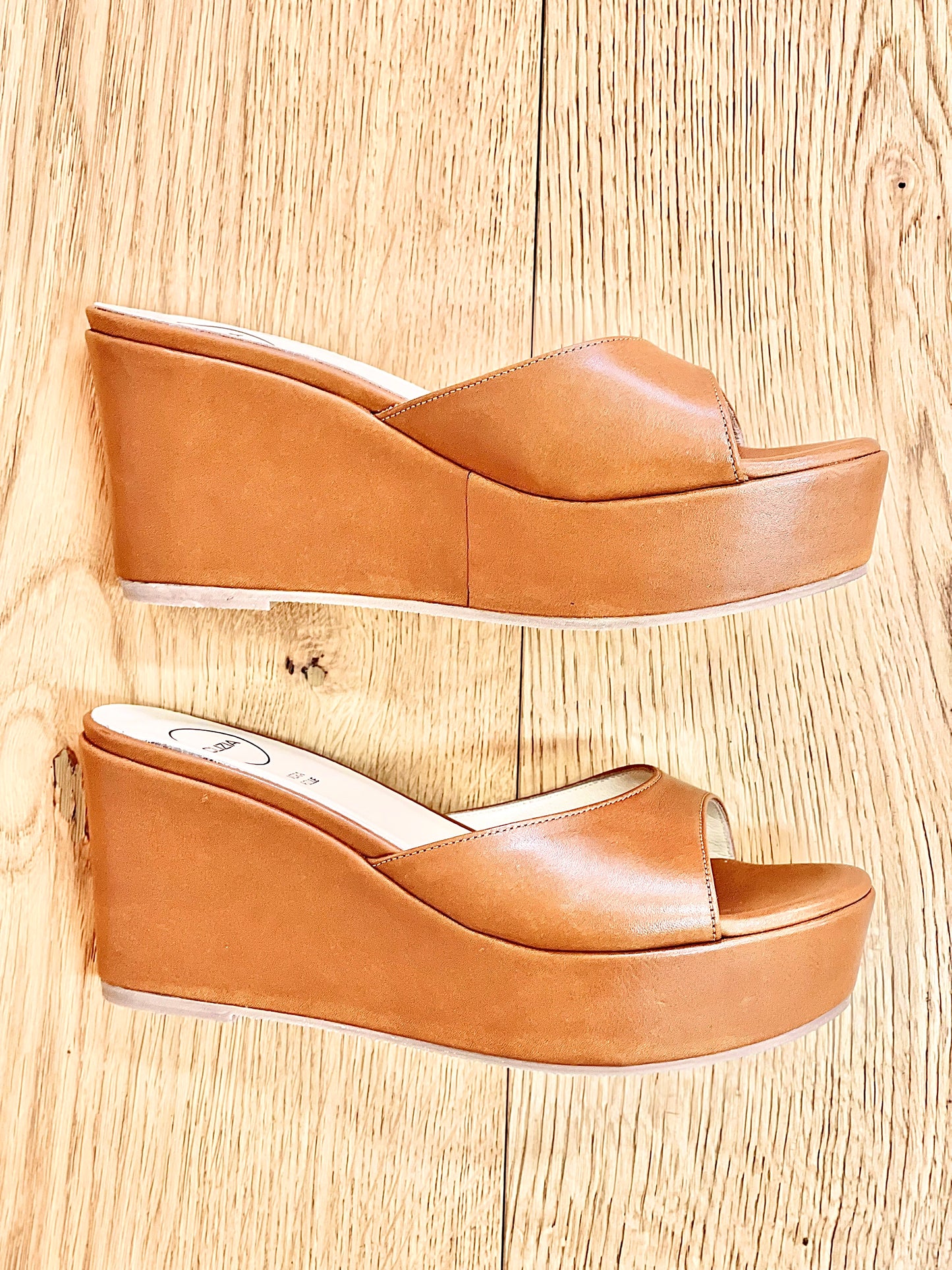 VENUS COGNAC LEDER