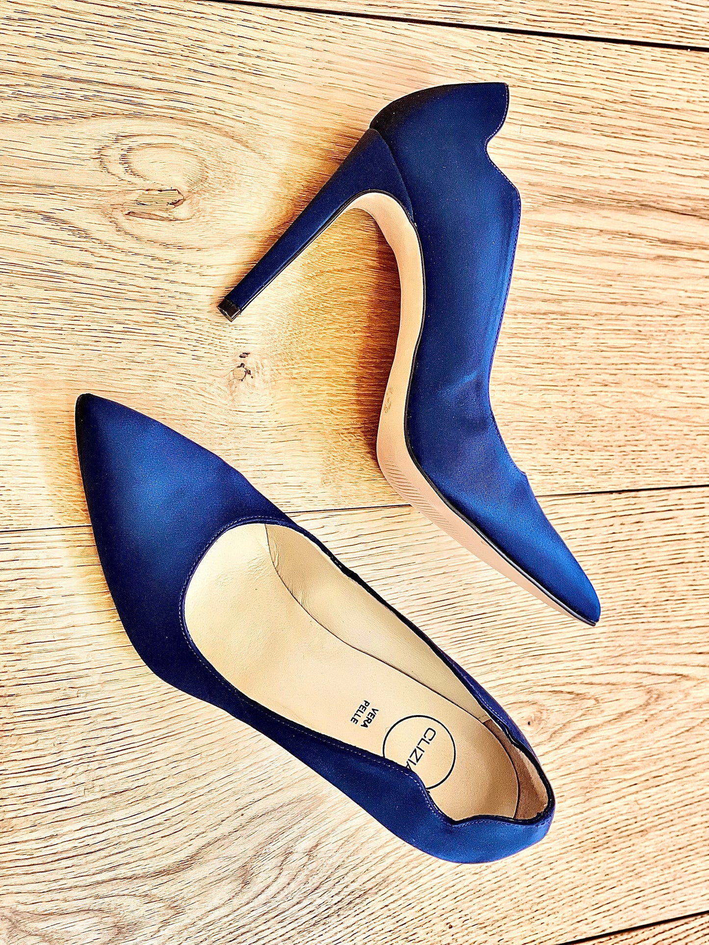 LOLA BLAU SATIN