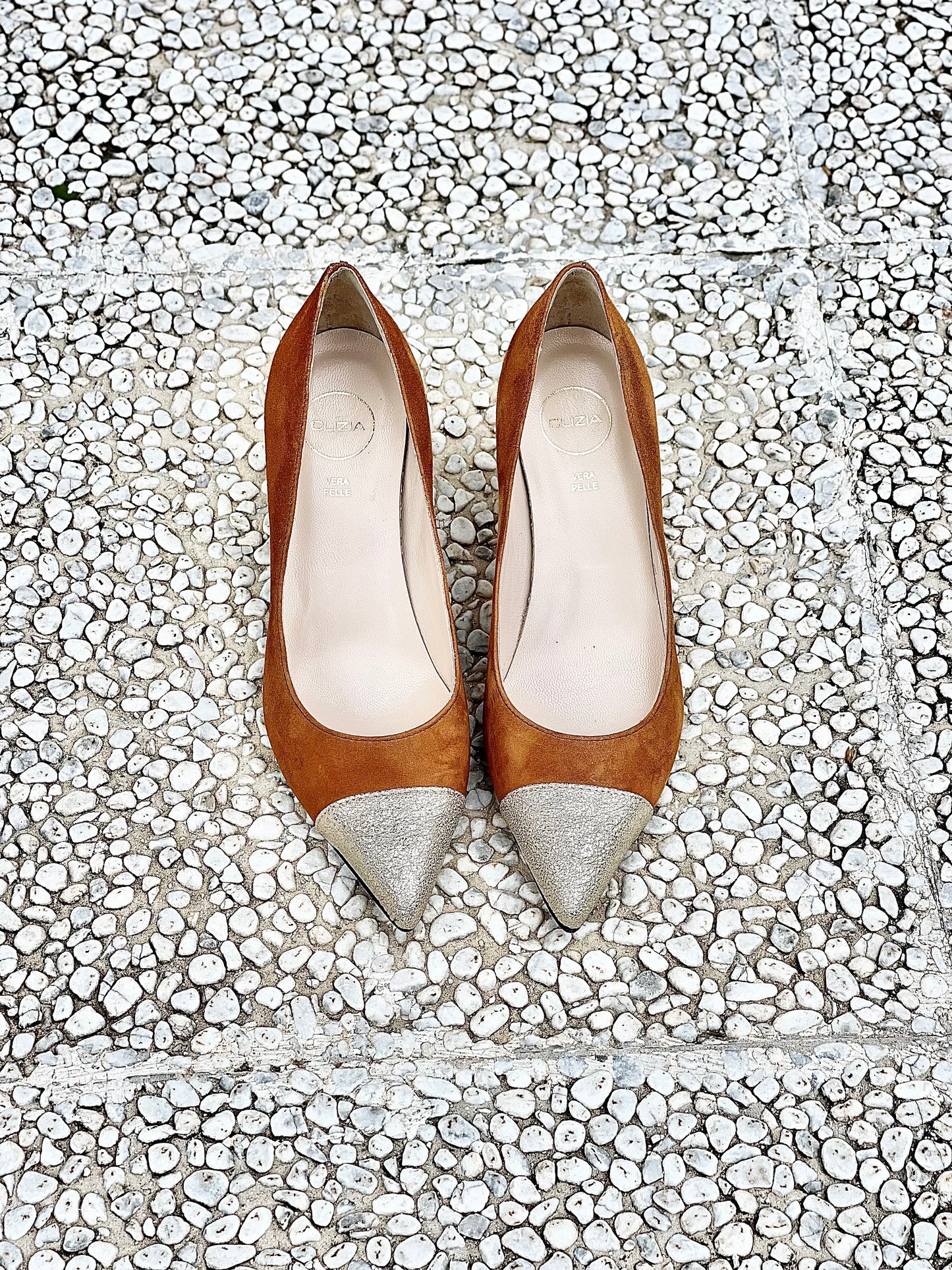 HELLES VELOURSLEDER/GOLD