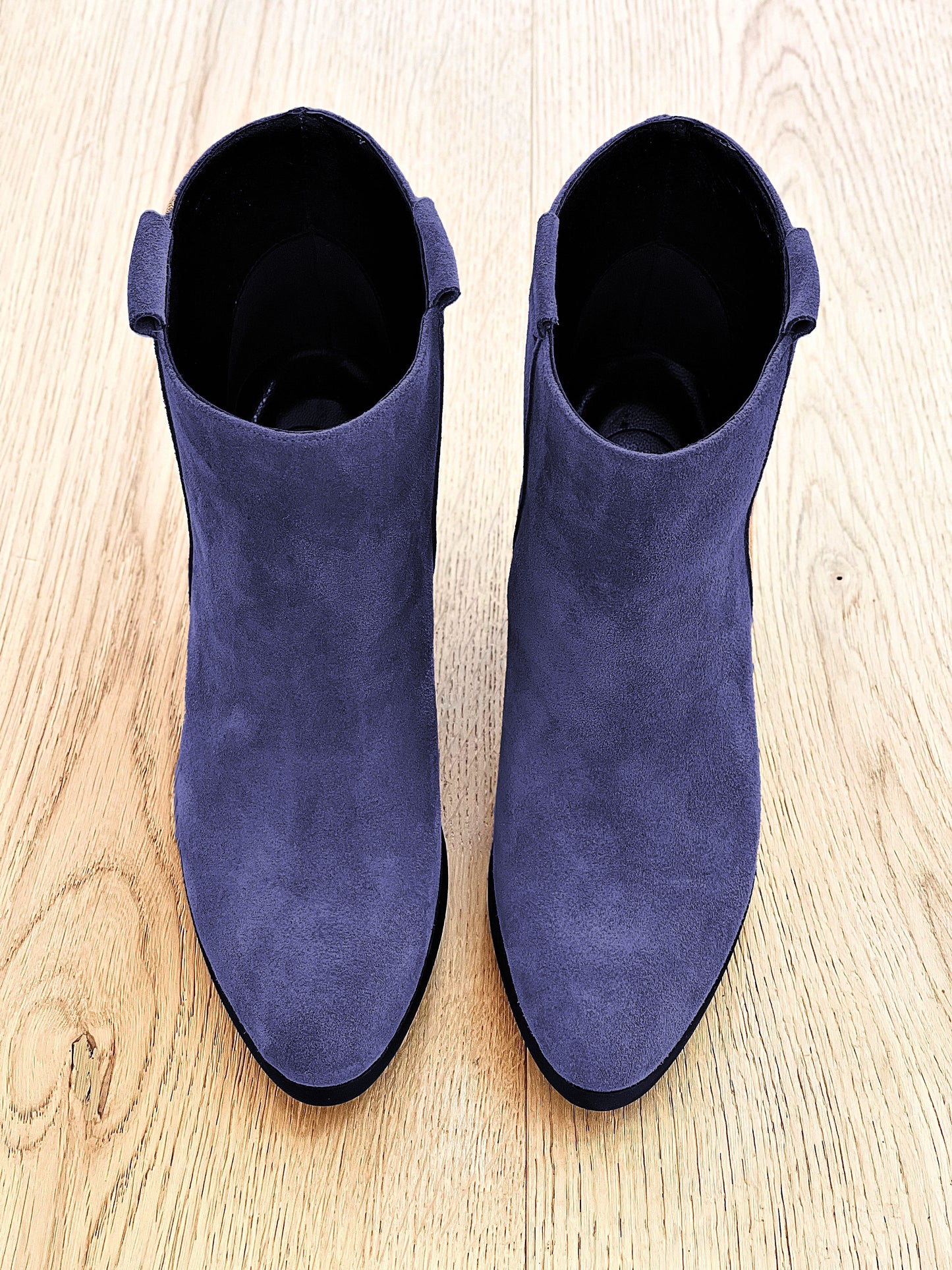 TESSA AUS BLAUEM WILDLEDER