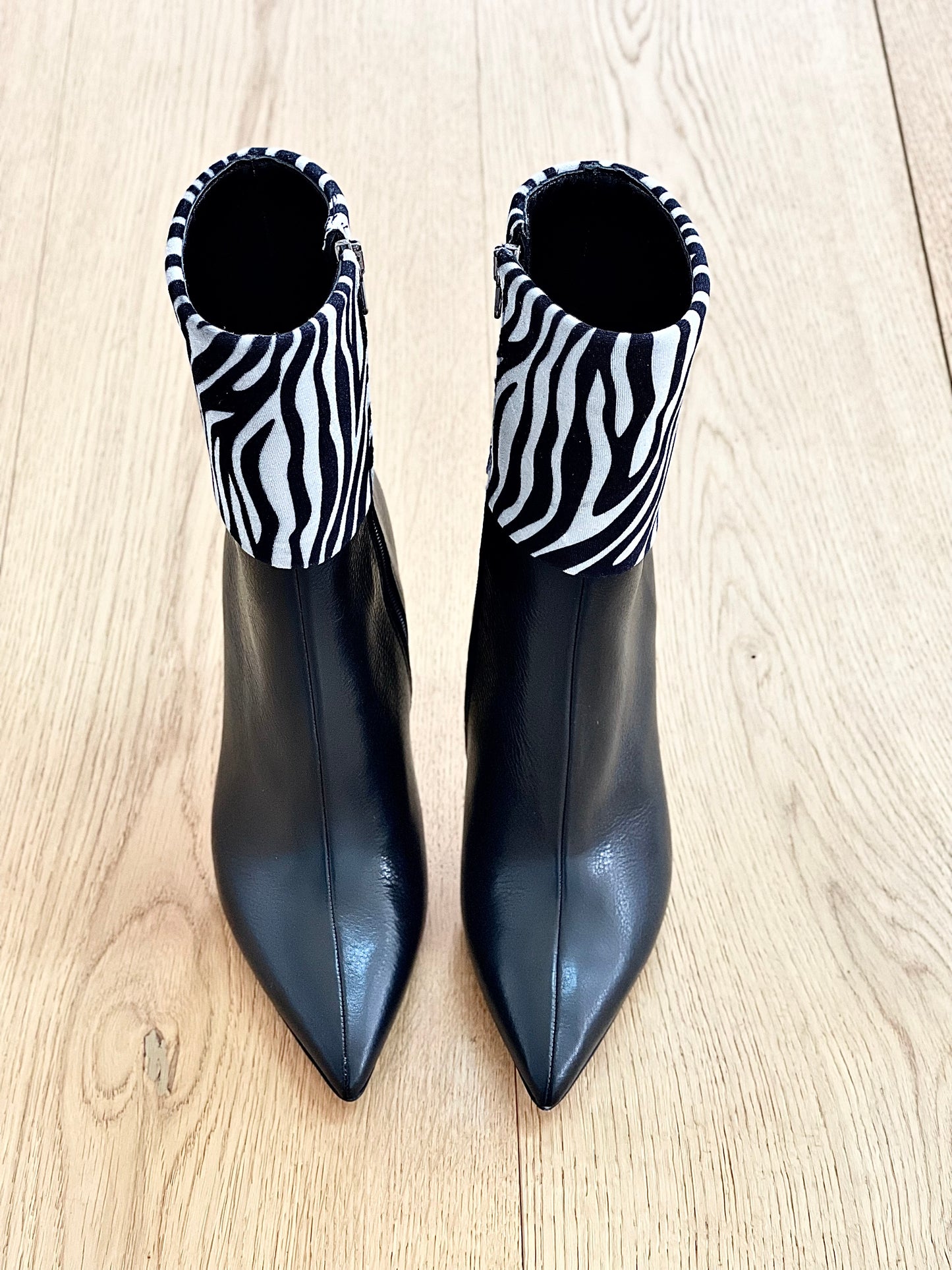 SCHWARZ ZEBRAGESTREIFTES STOCKHOLM