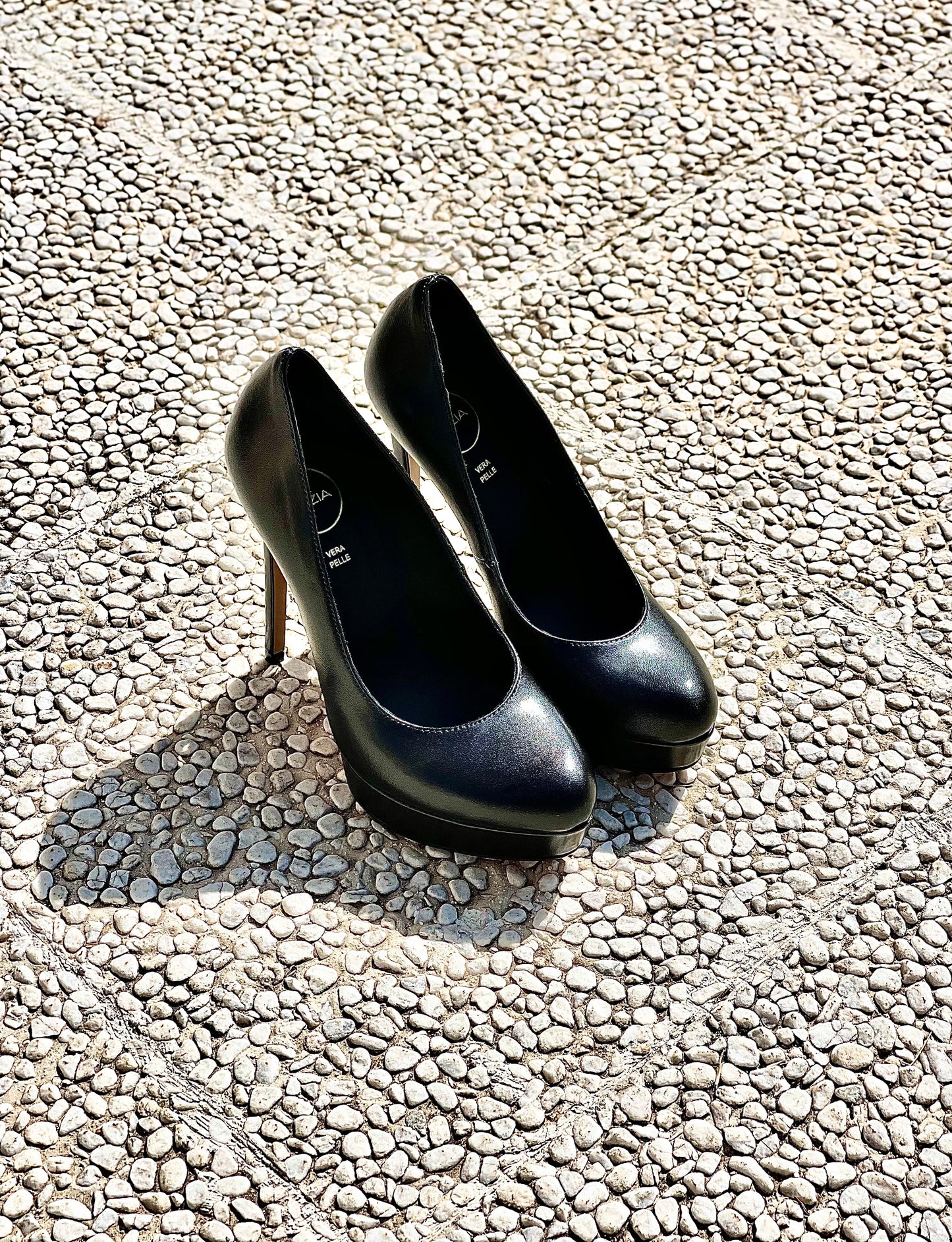 EVEN BLACK