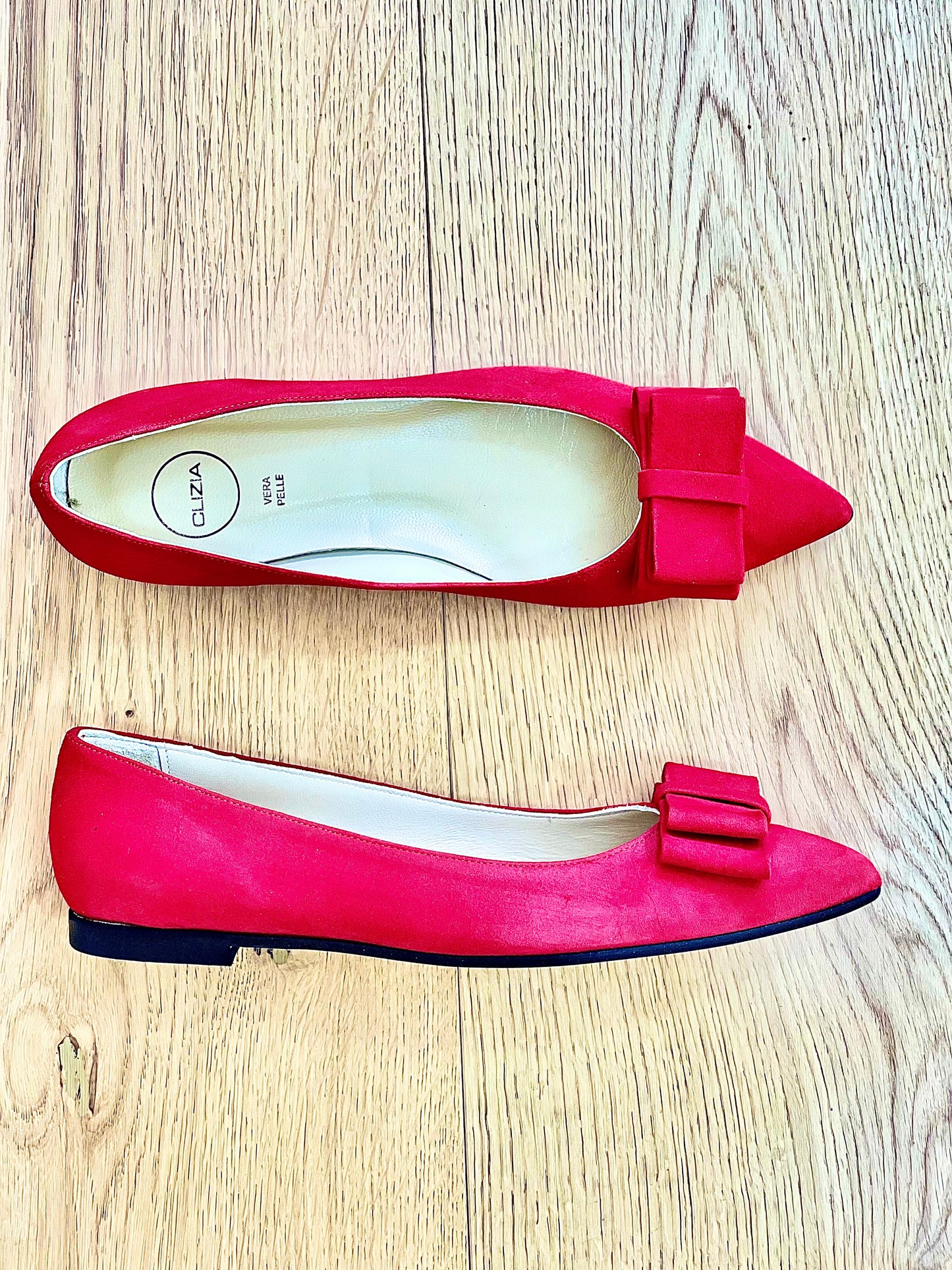 ROTE SUEDE-MÜNZE