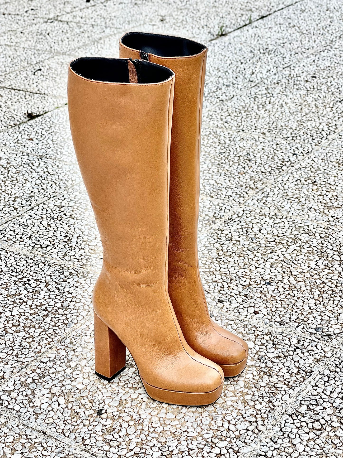 ΤΙΒΕΤ ΚΟΝΙΑΚ