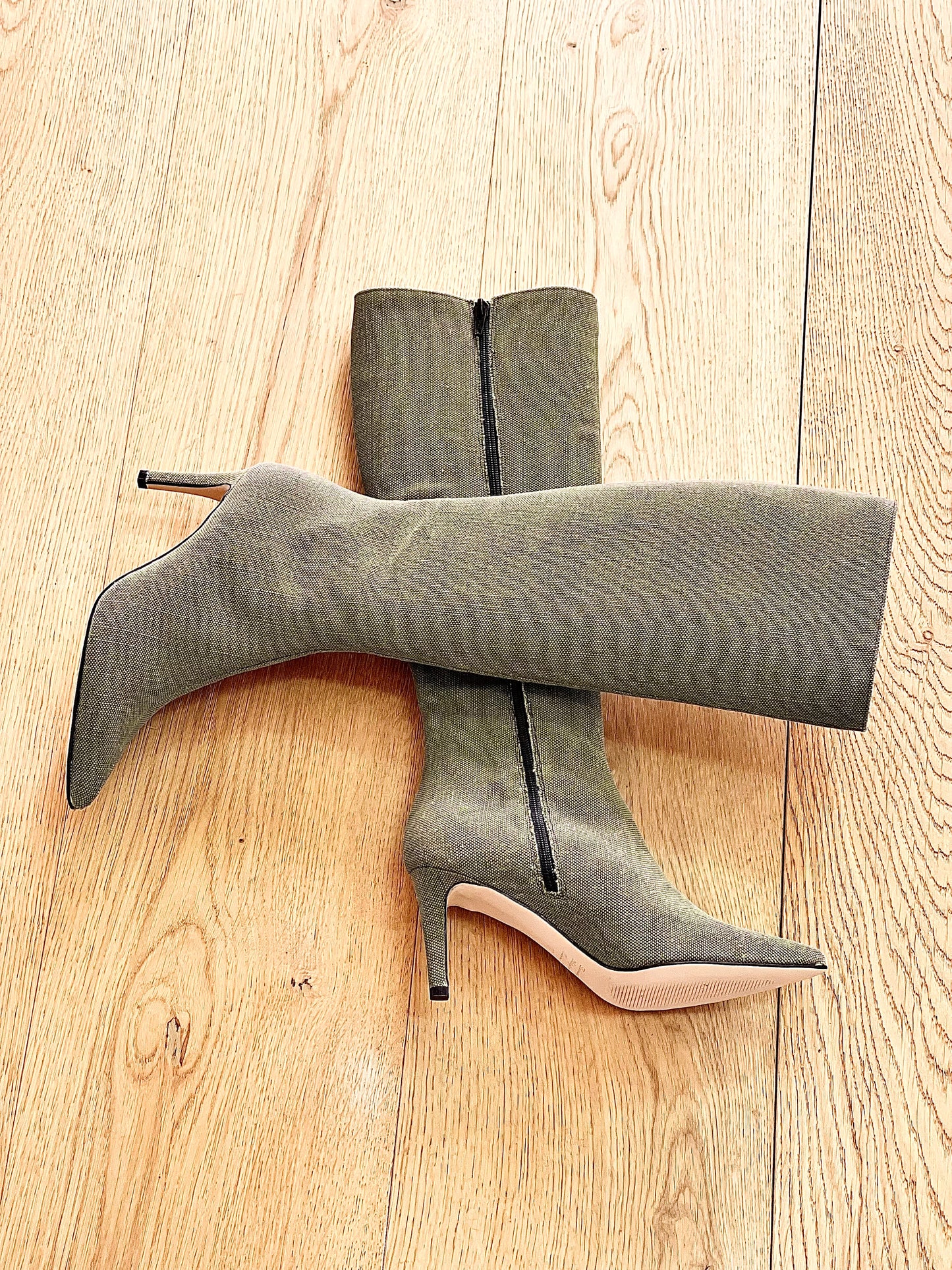 ΜΑΔΡΙΤΗ ΠΡΑΣΙΝΗ ΚΑΝΒΑΣ