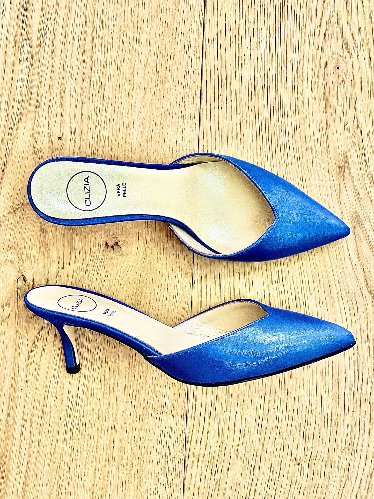 VIKY ΜΠΛΕ ΔΕΡΜΑ