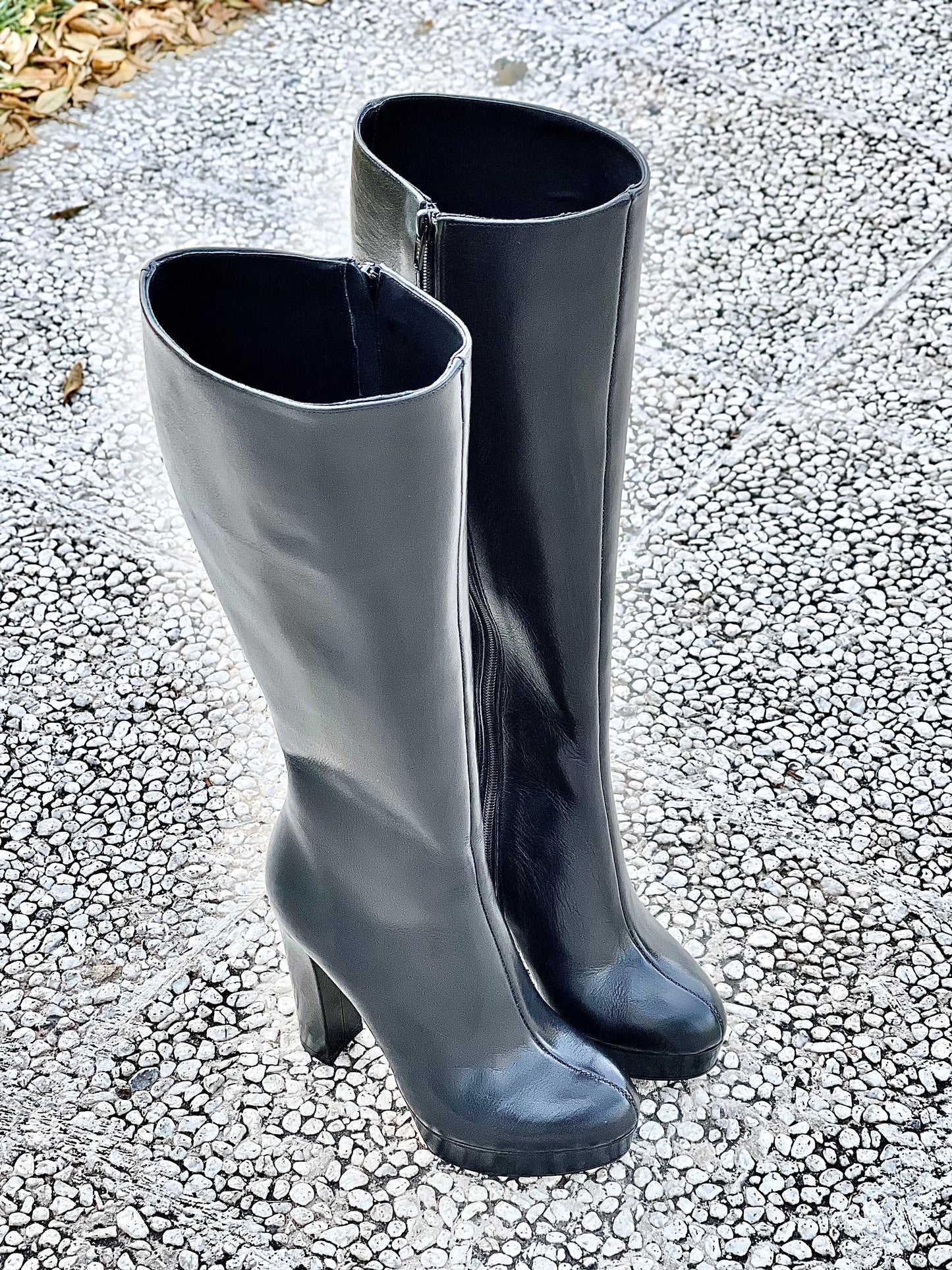 ΜΑΥΡΗ ΣΑΒΑΝΗ