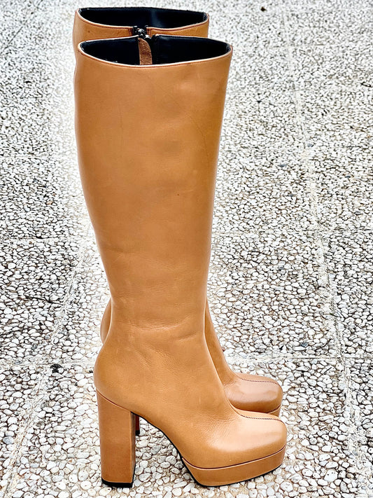 ΤΙΒΕΤ ΚΟΝΙΑΚ