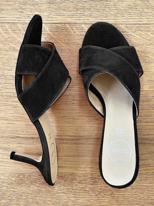 BLACK SUEDE ZURI