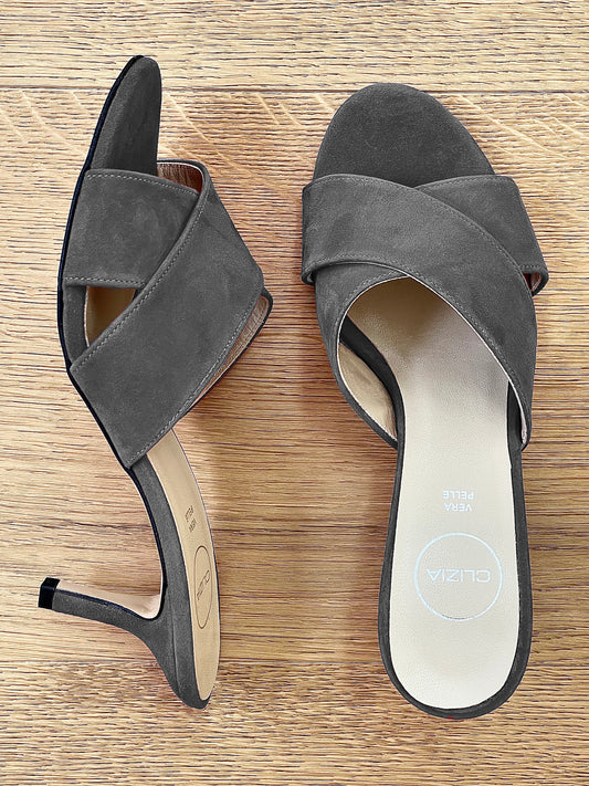 GRAY SUEDE ZURI