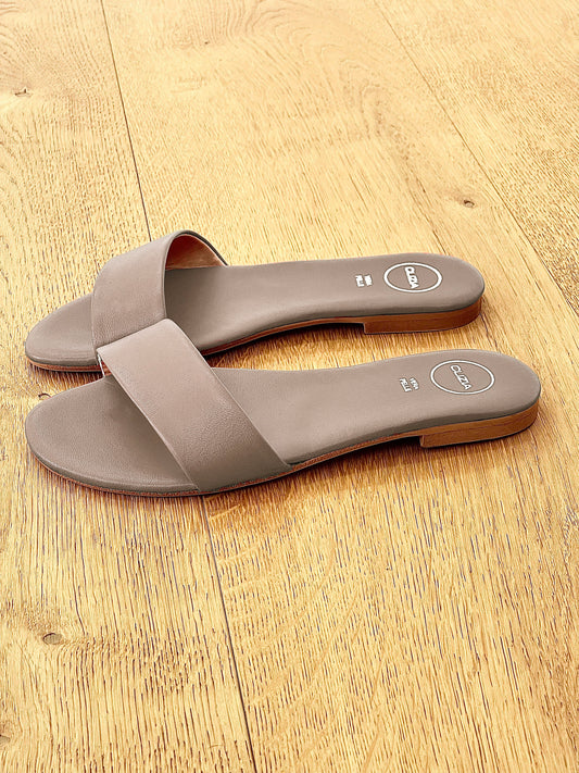 YIP TAUPE LEATHER