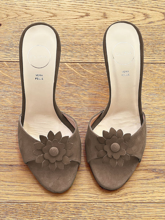 VERY TAUPE SUEDE