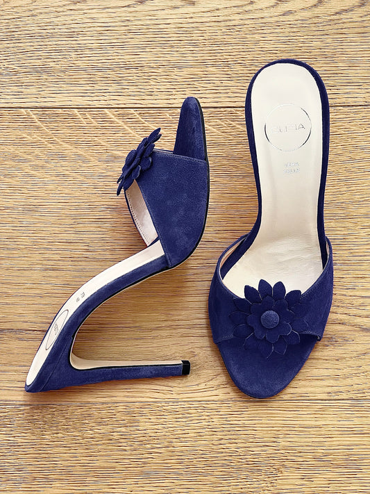 VERY BLUE SUEDE