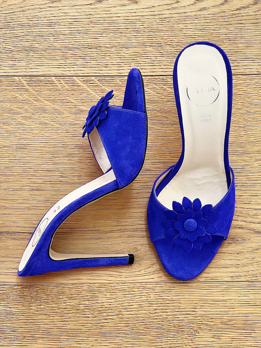 VERY BLUE SUEDE